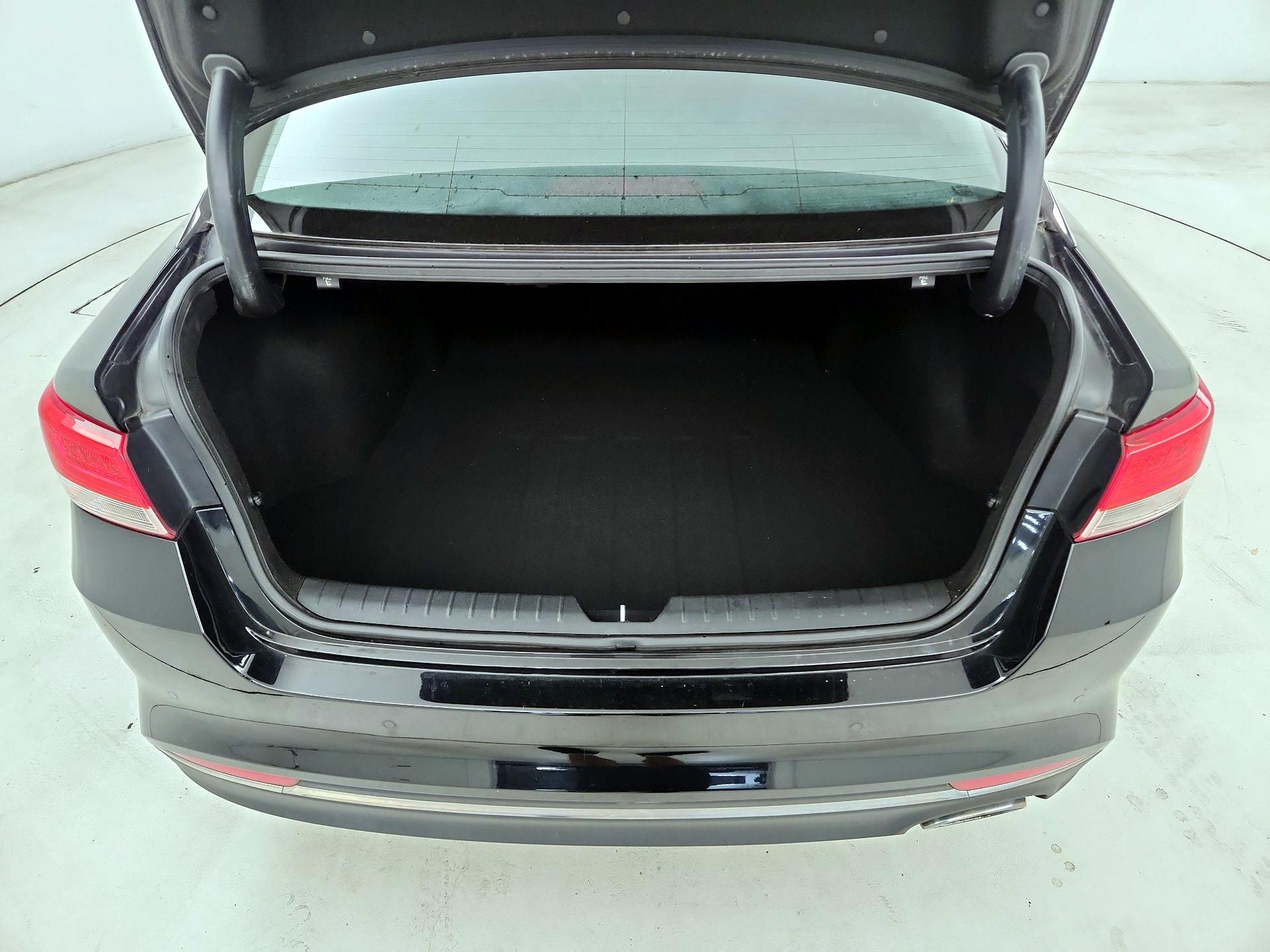 Thumbnail: 2018 Kia Optima - 16