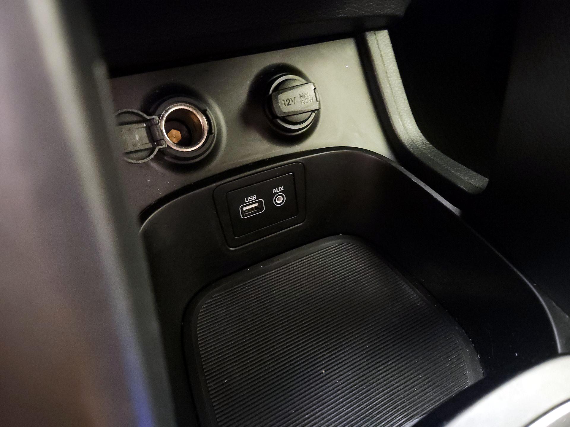 Thumbnail: 2017 Hyundai Santa Fe - 18