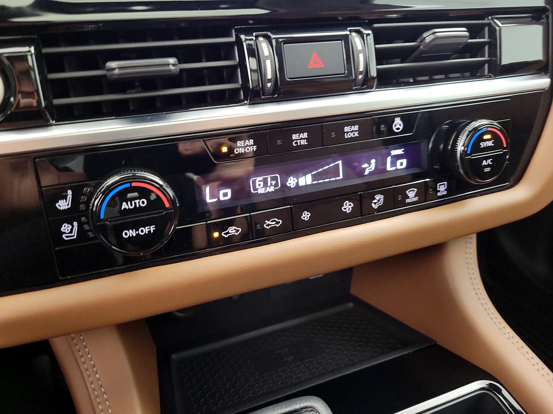 Thumbnail: 2023 Nissan Pathfinder - 17