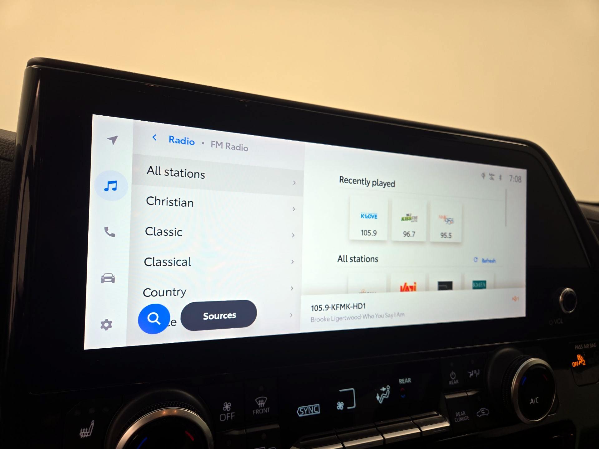 Thumbnail: 2023 Toyota Highlander - 15