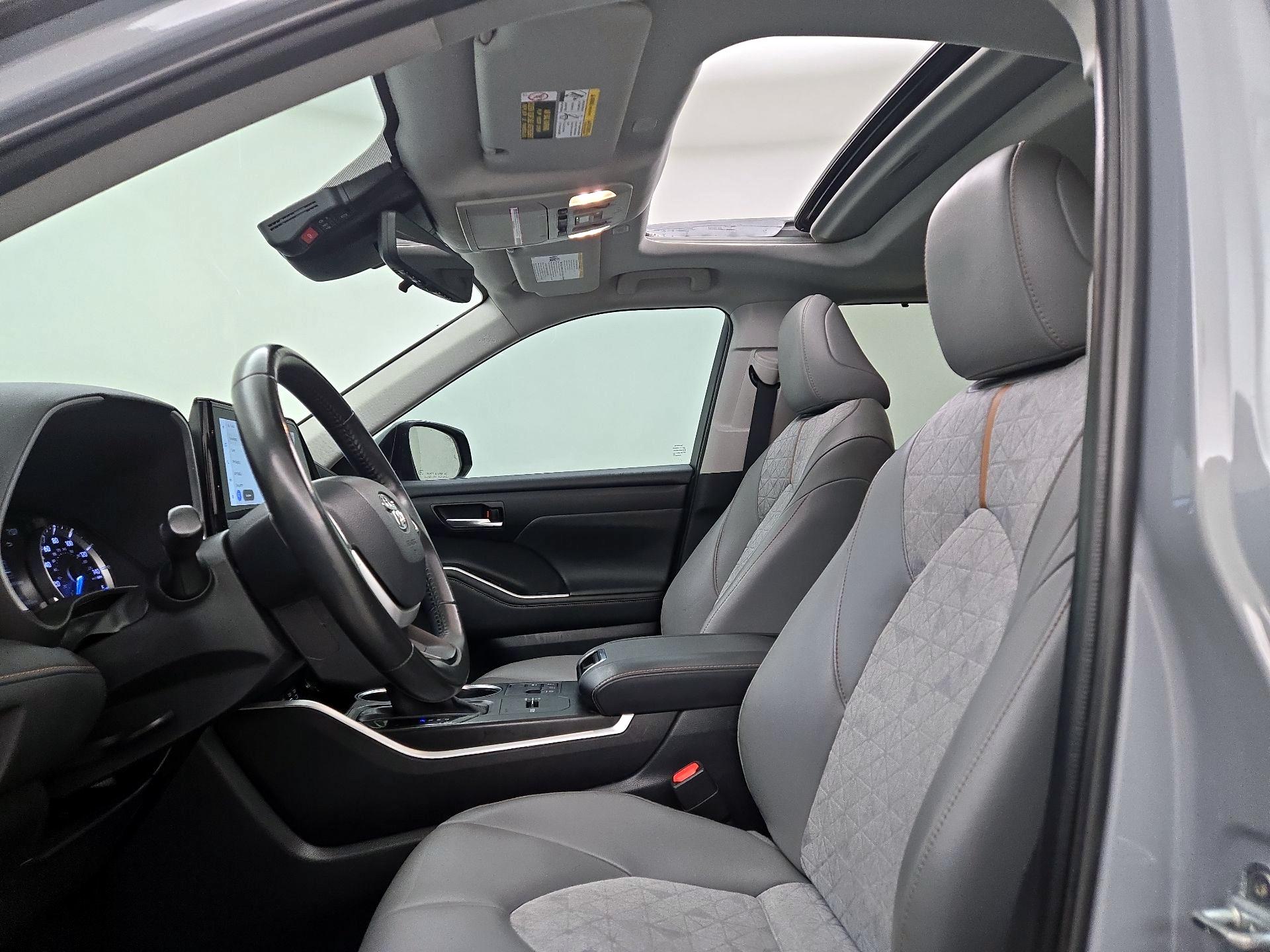 Thumbnail: 2023 Toyota Highlander - 19