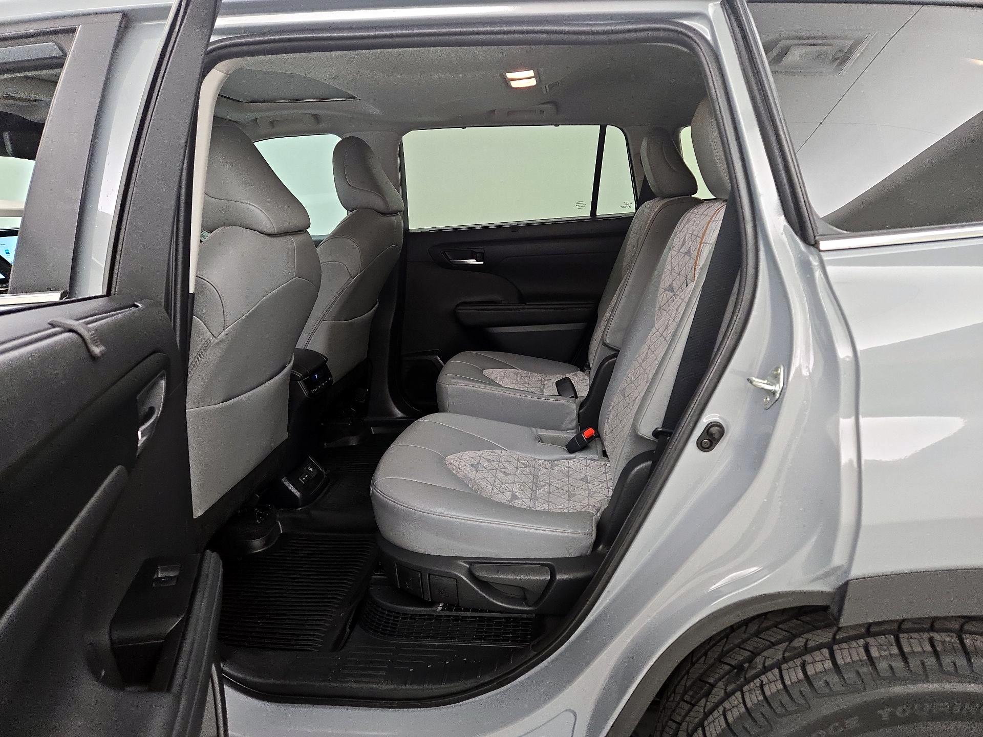 Thumbnail: 2023 Toyota Highlander - 20