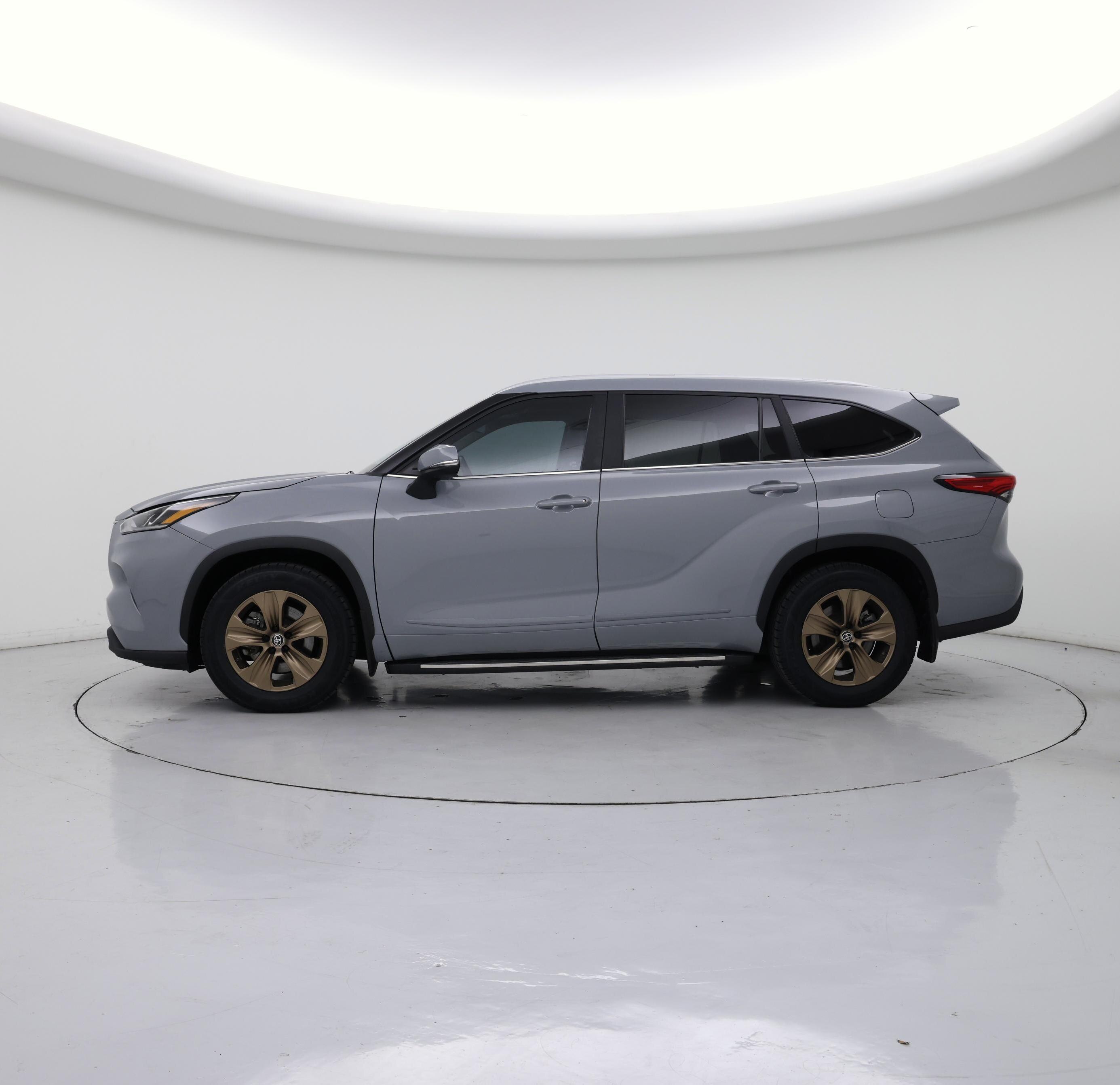 Thumbnail: 2023 Toyota Highlander - 3