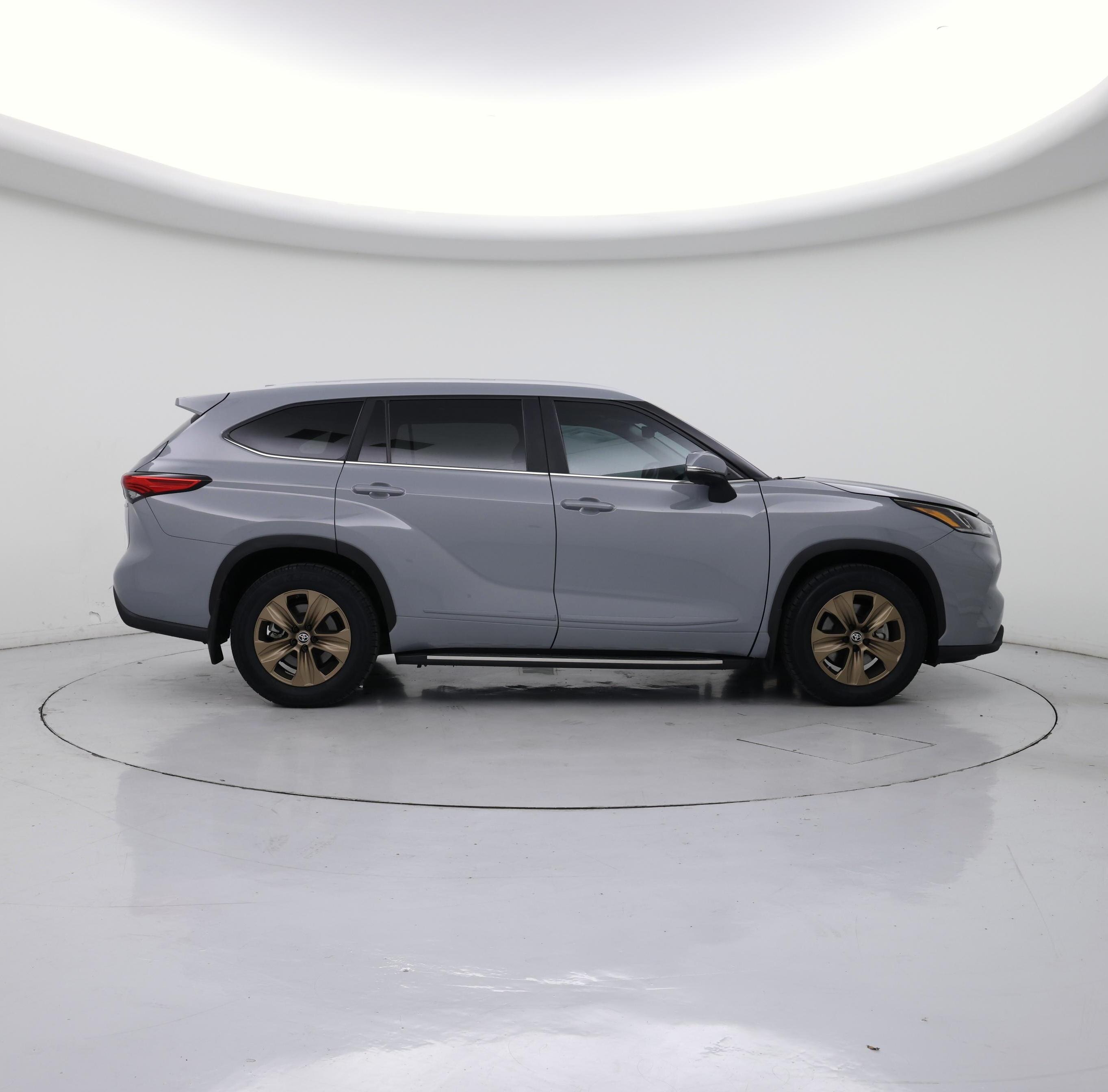 Thumbnail: 2023 Toyota Highlander - 7