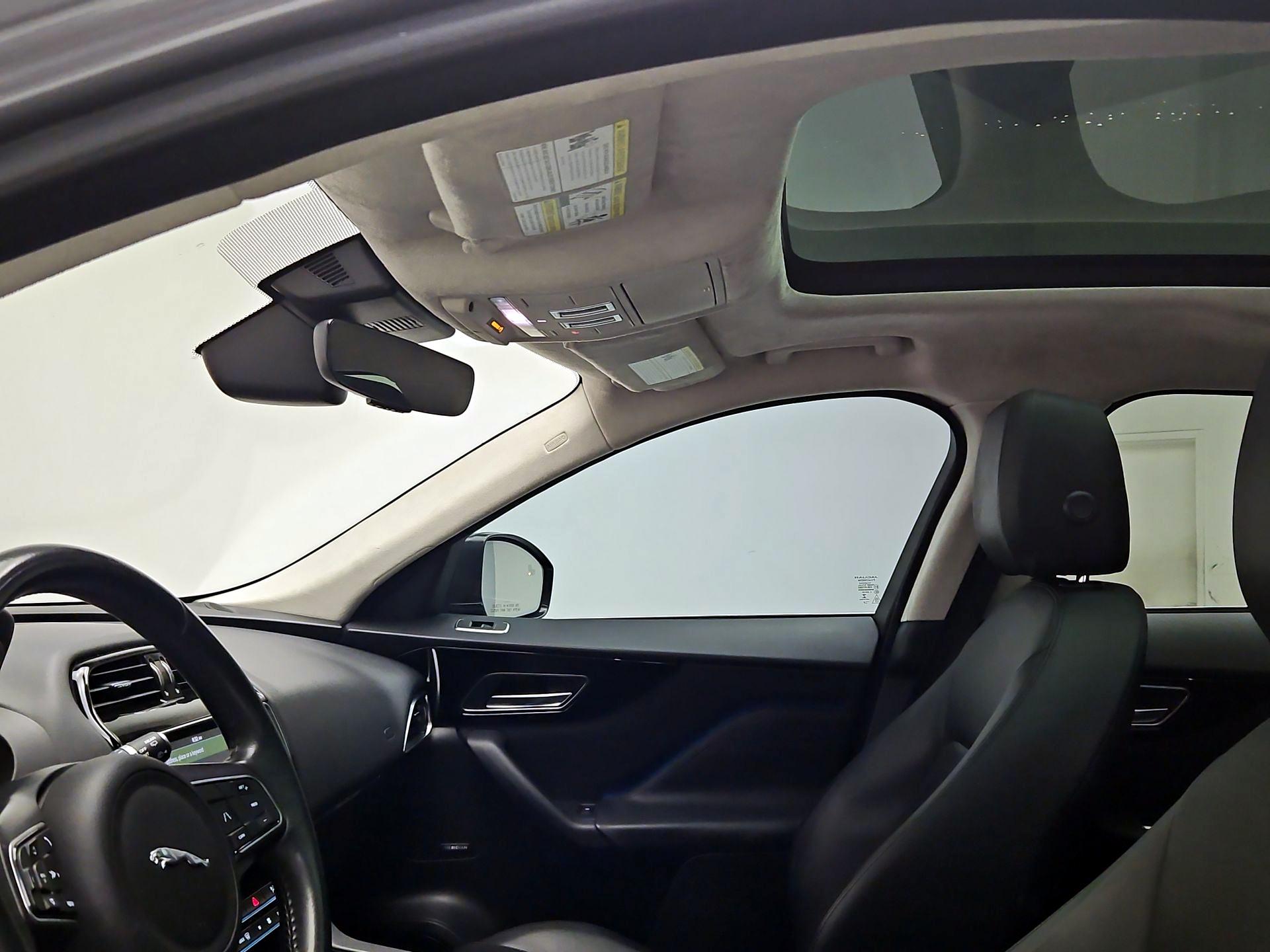 Thumbnail: 2020 Jaguar F-Pace - 19