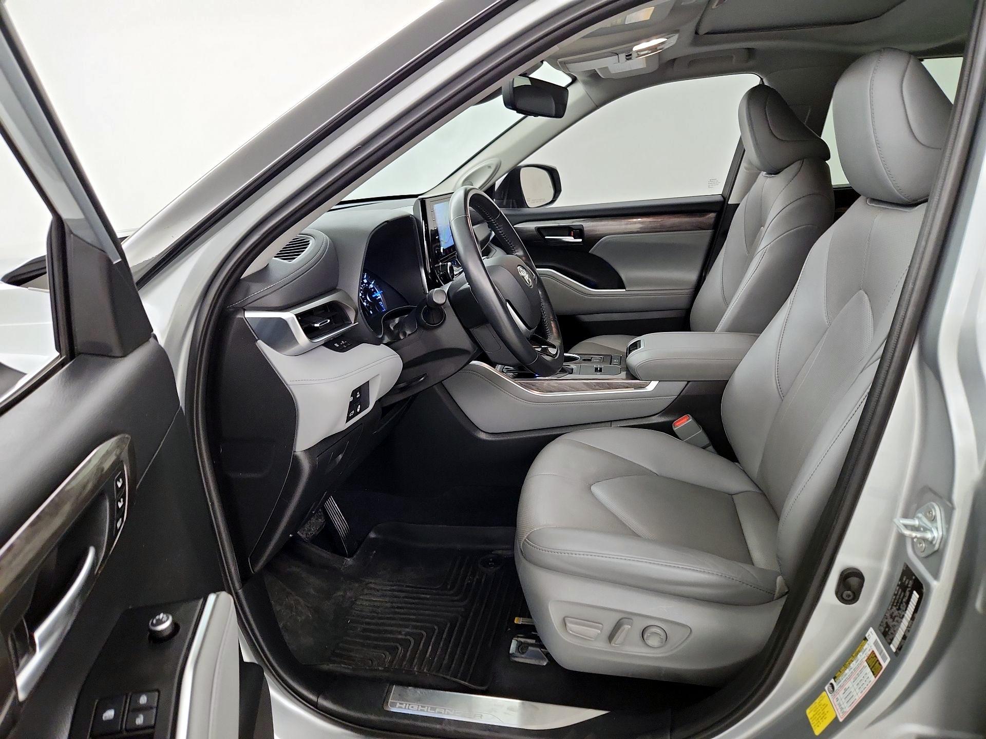 Thumbnail: 2021 Toyota Highlander - 11