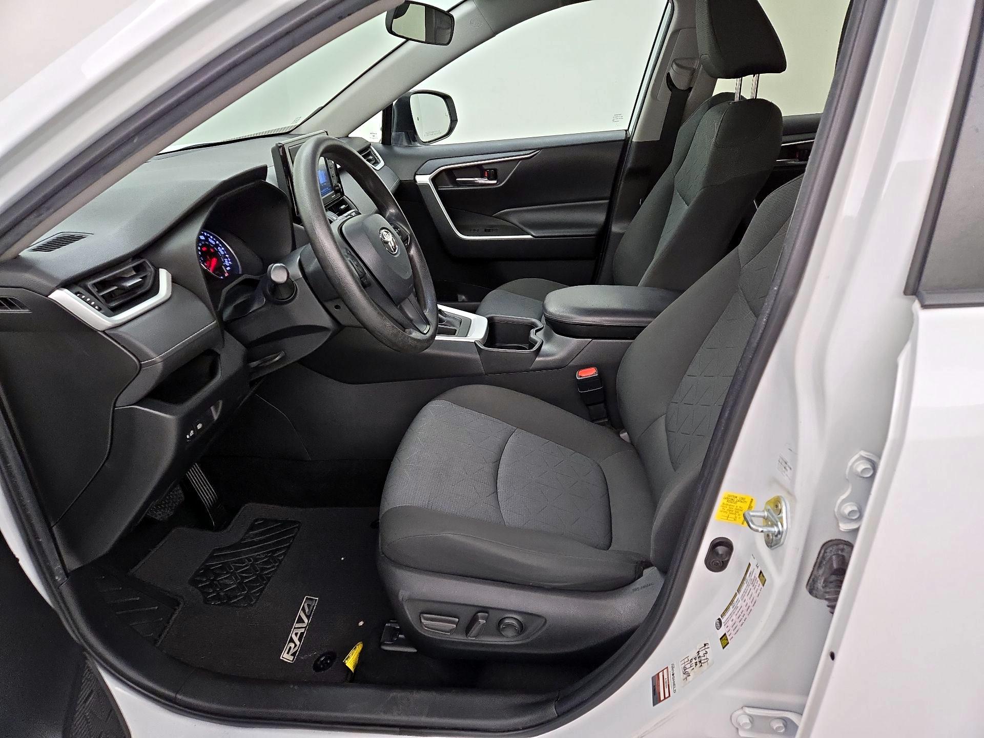 Thumbnail: 2022 Toyota RAV4 - 11