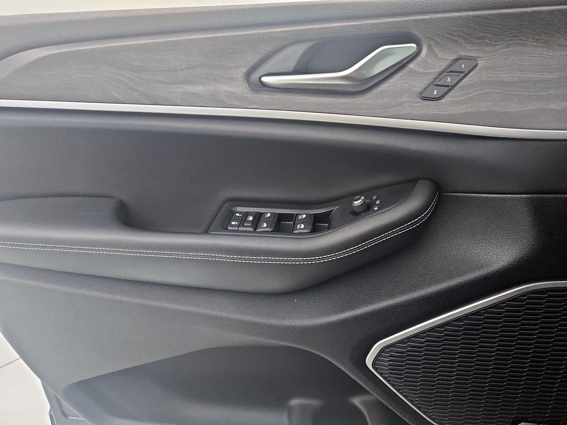 Thumbnail: 2023 Jeep Grand Cherokee - 12