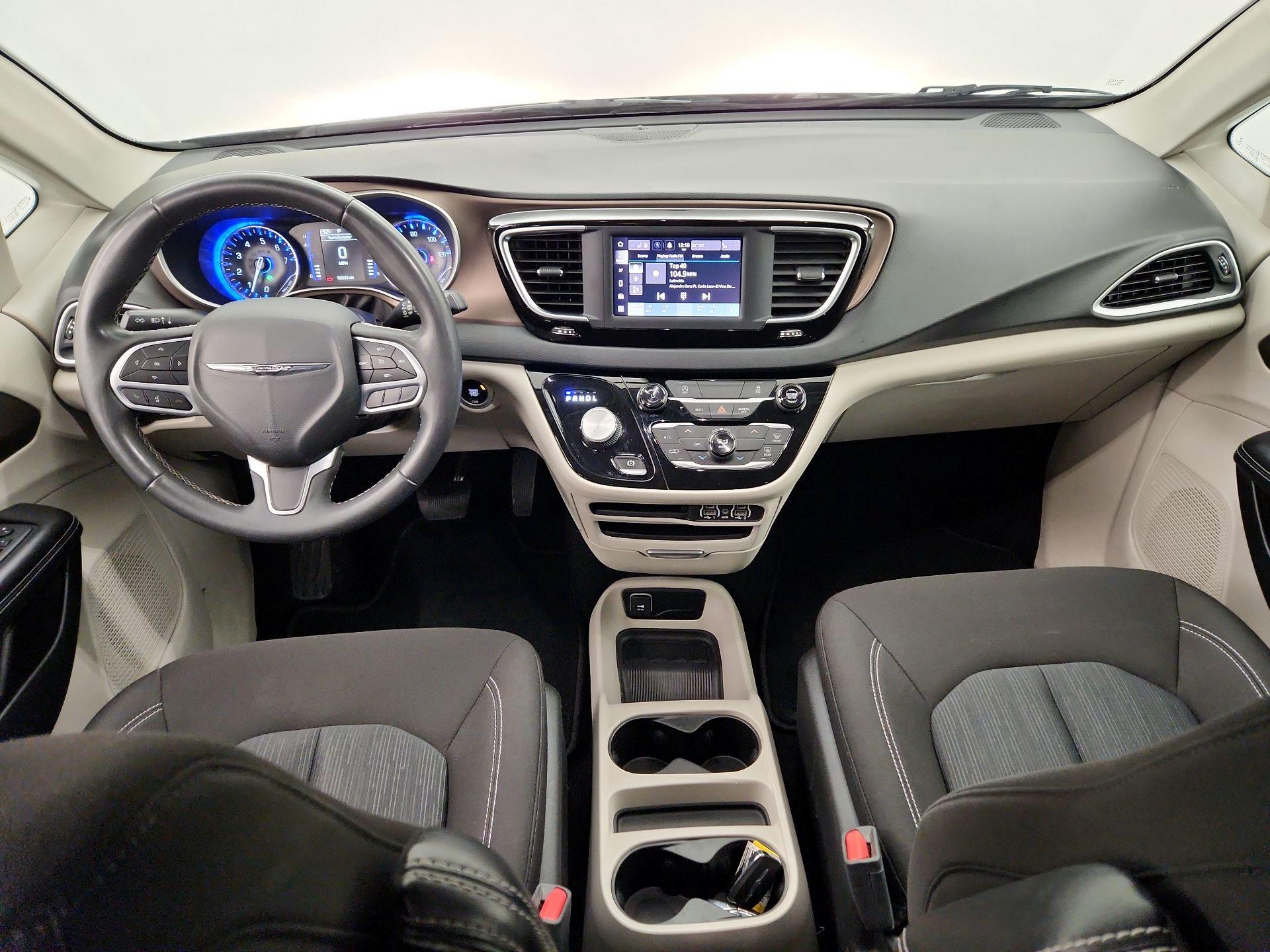 Thumbnail: 2022 Chrysler Voyager - 9