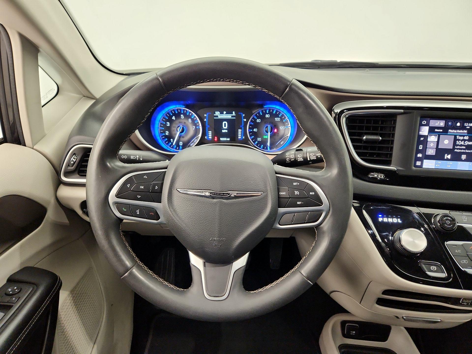 Thumbnail: 2022 Chrysler Voyager - 10