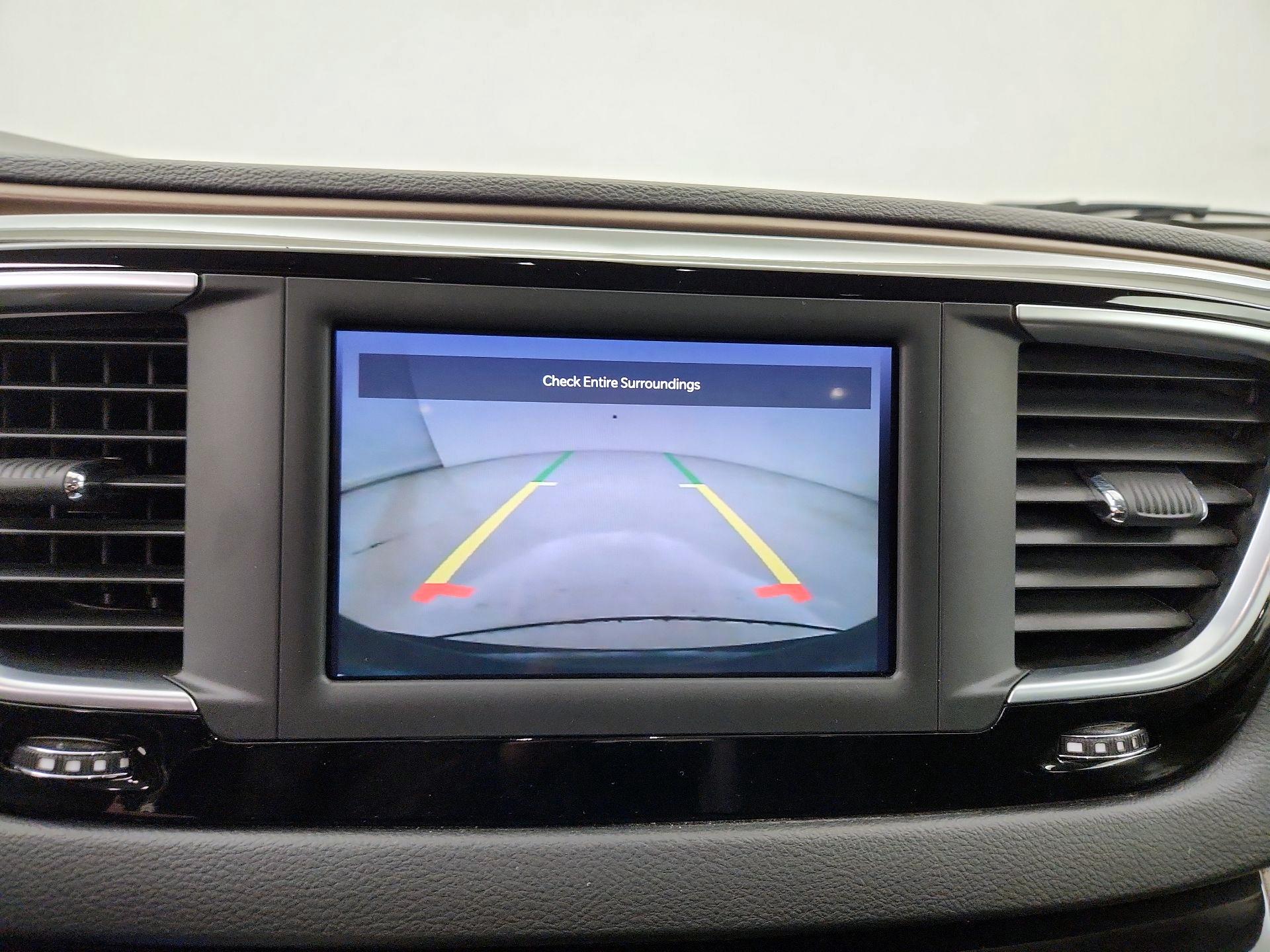 Thumbnail: 2022 Chrysler Voyager - 14