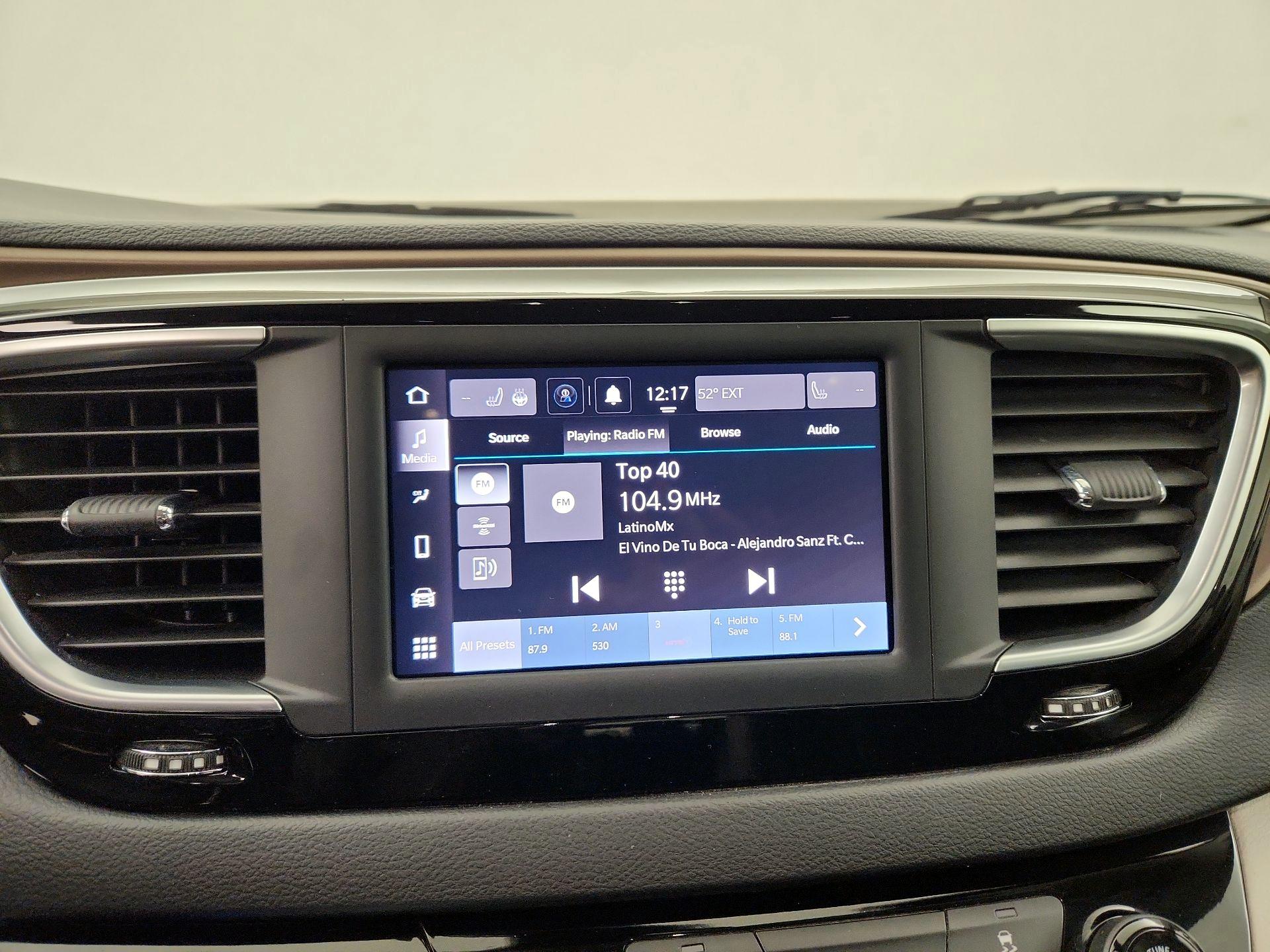 Thumbnail: 2022 Chrysler Voyager - 15