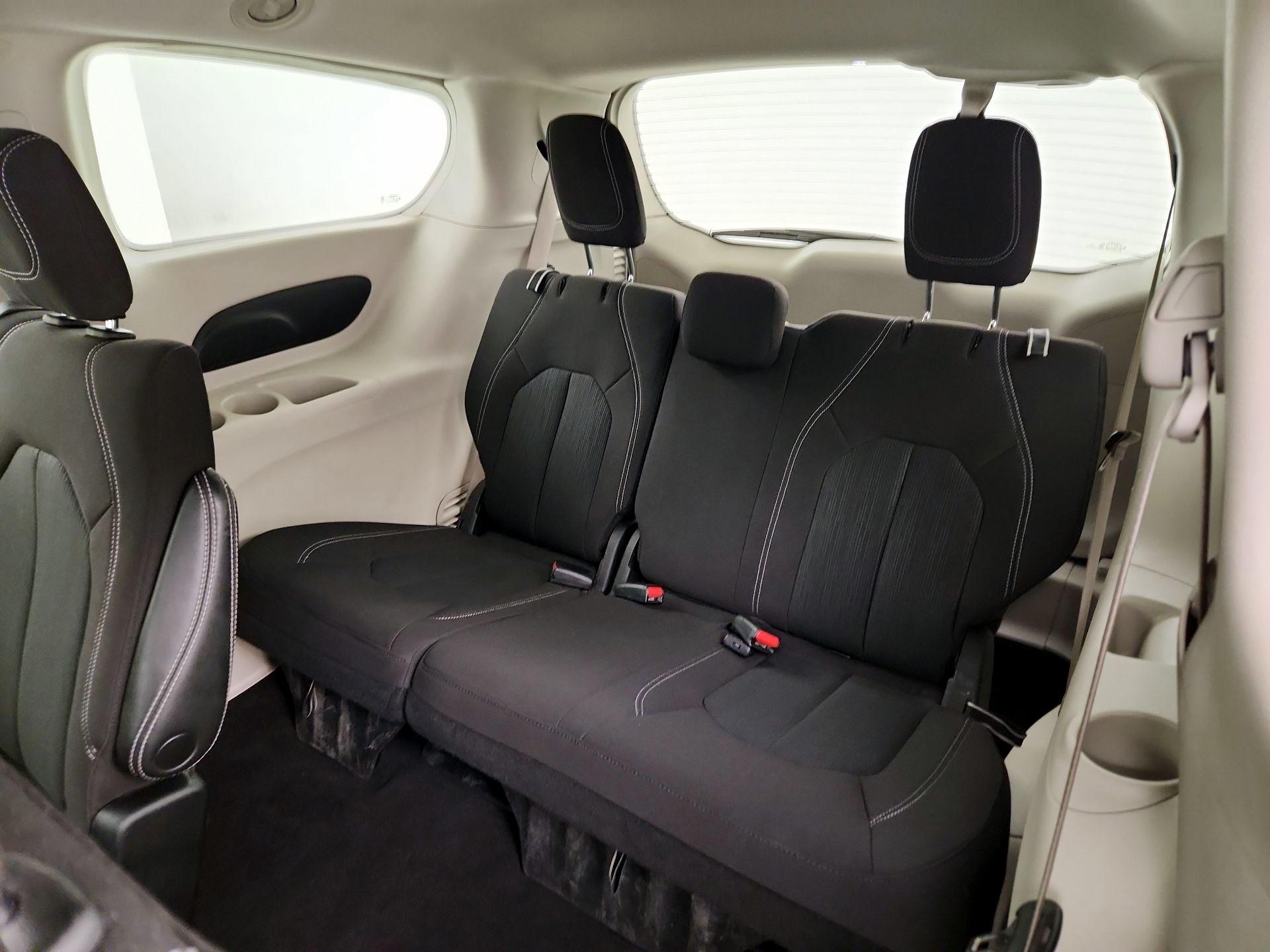 Thumbnail: 2022 Chrysler Voyager - 20