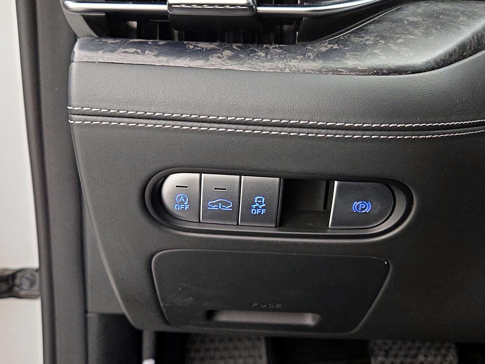 Thumbnail: 2023 Genesis G90 - 13