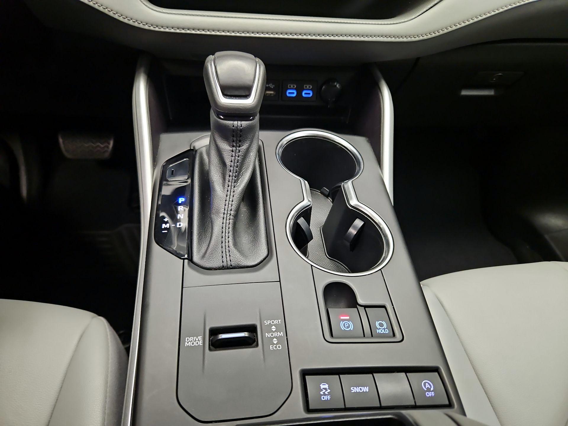 Thumbnail: 2022 Toyota Highlander - 16