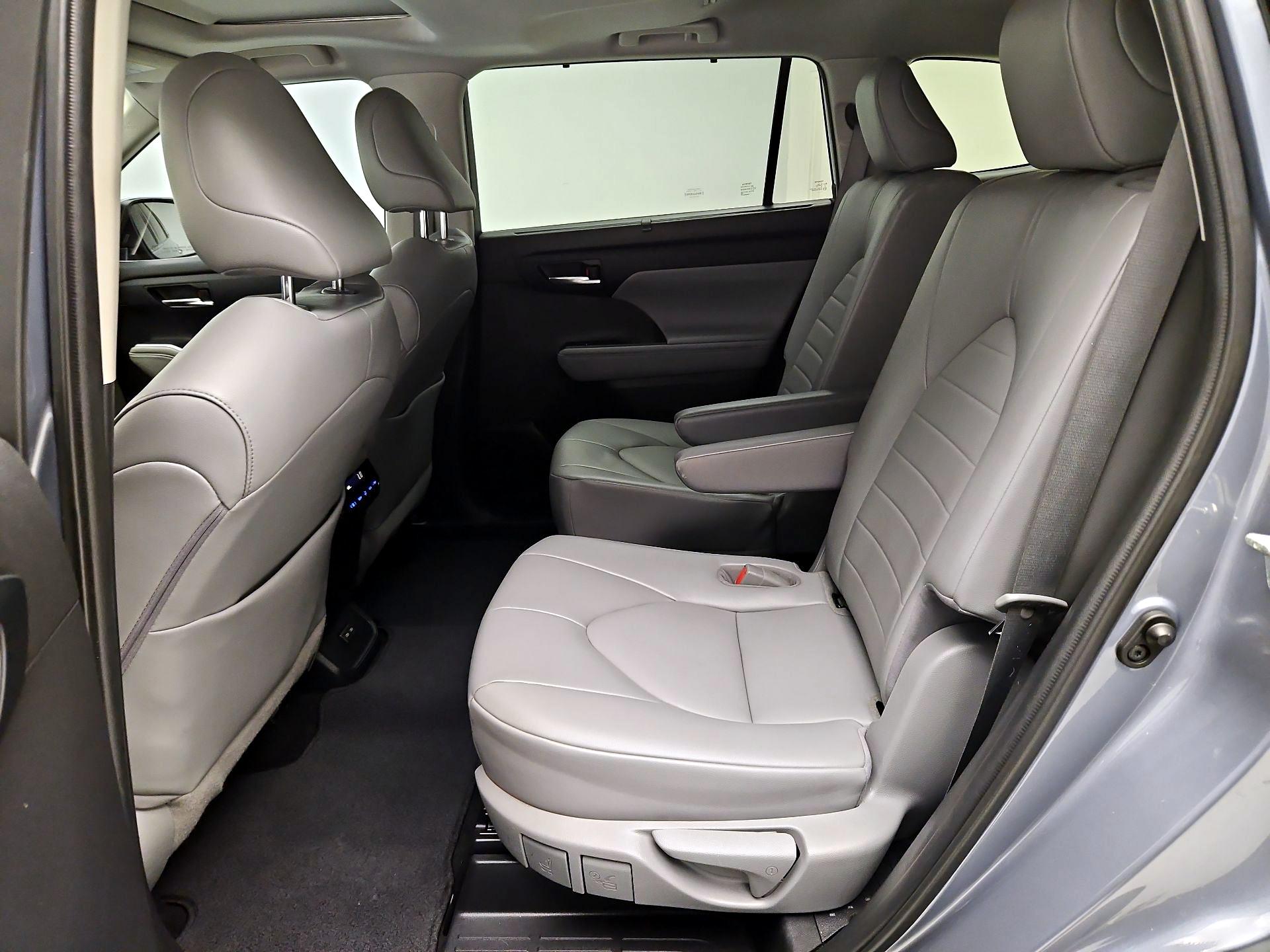 Thumbnail: 2022 Toyota Highlander - 17