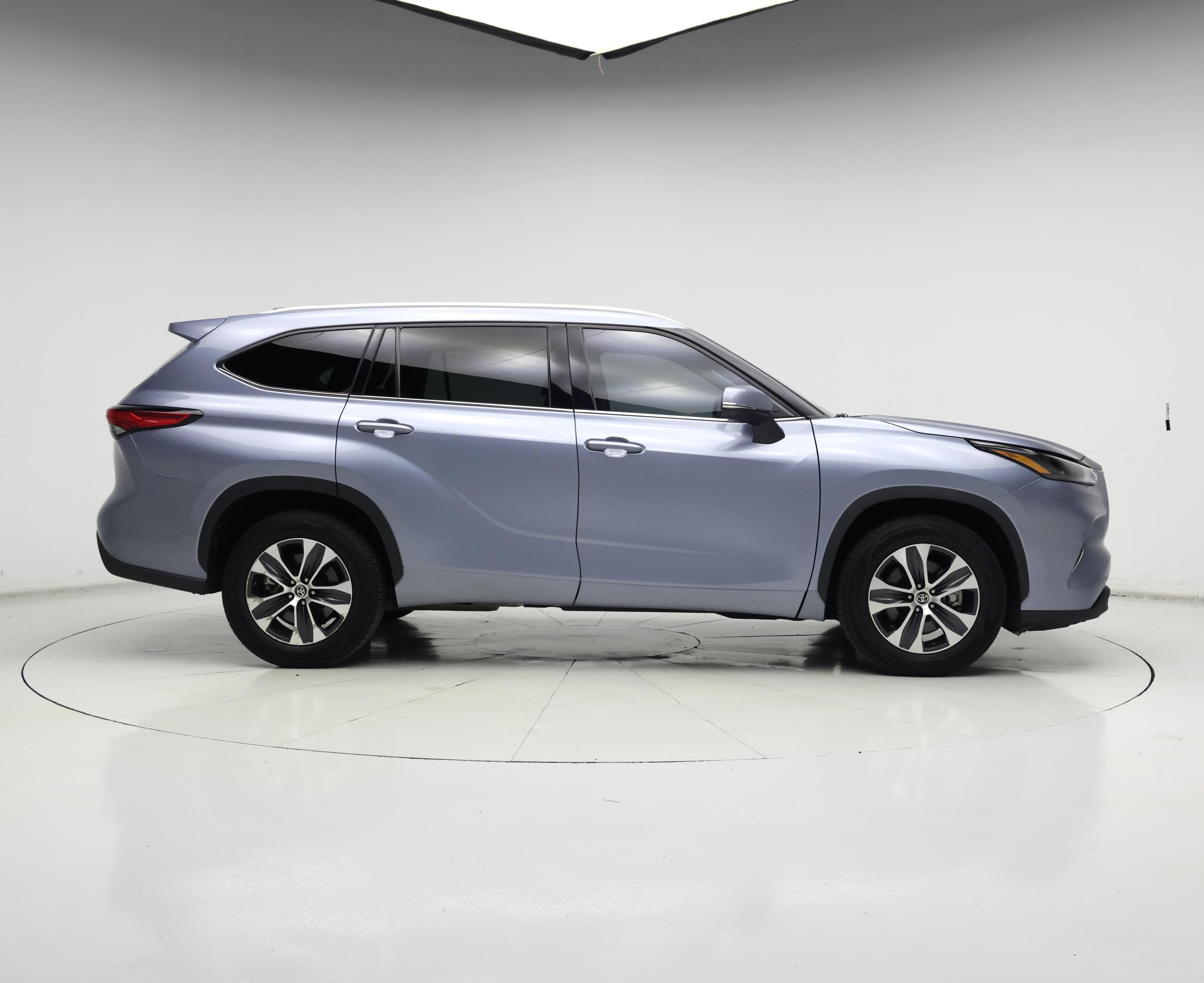 Thumbnail: 2022 Toyota Highlander - 7