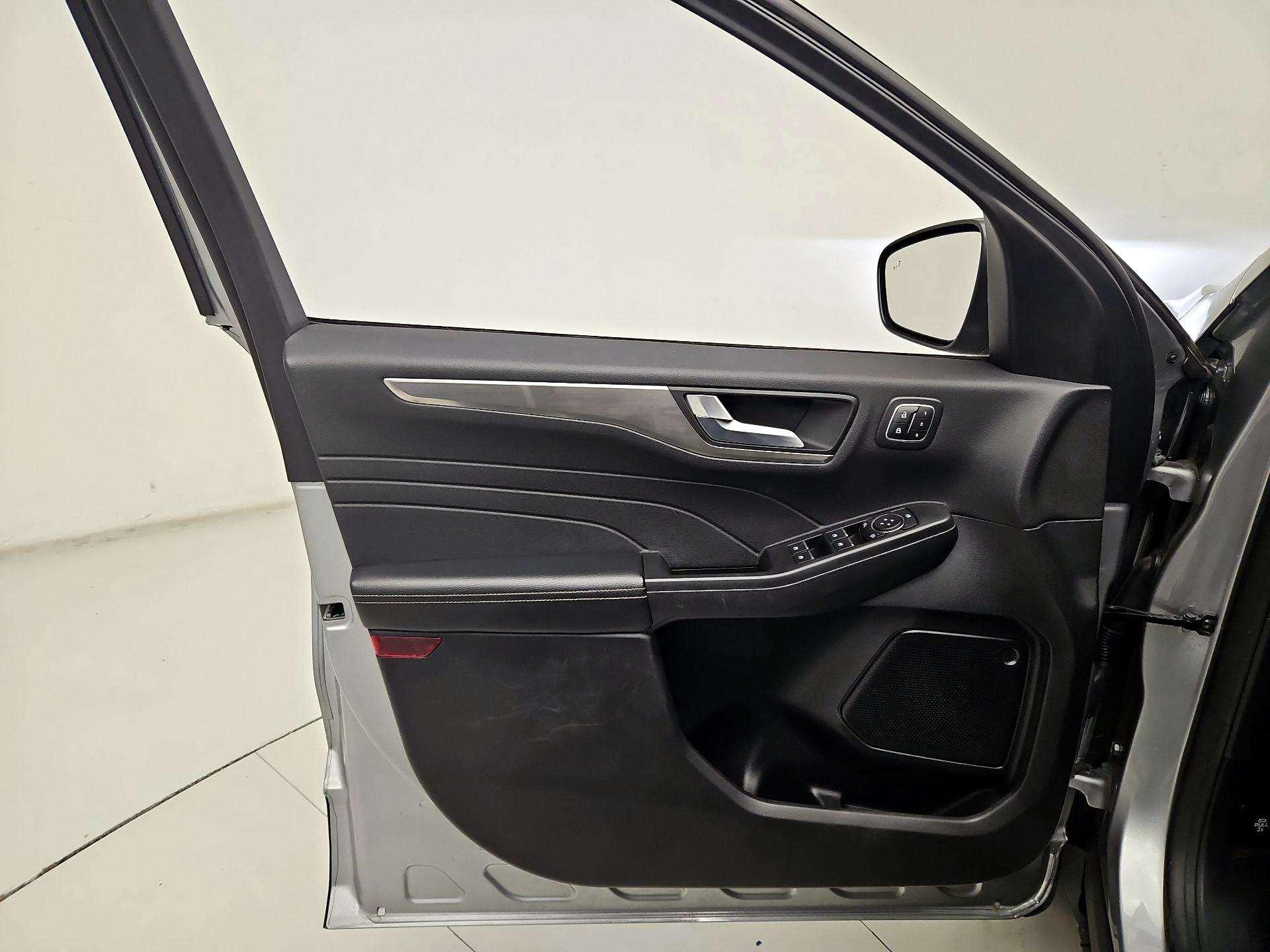 Thumbnail: 2022 Ford Escape - 12