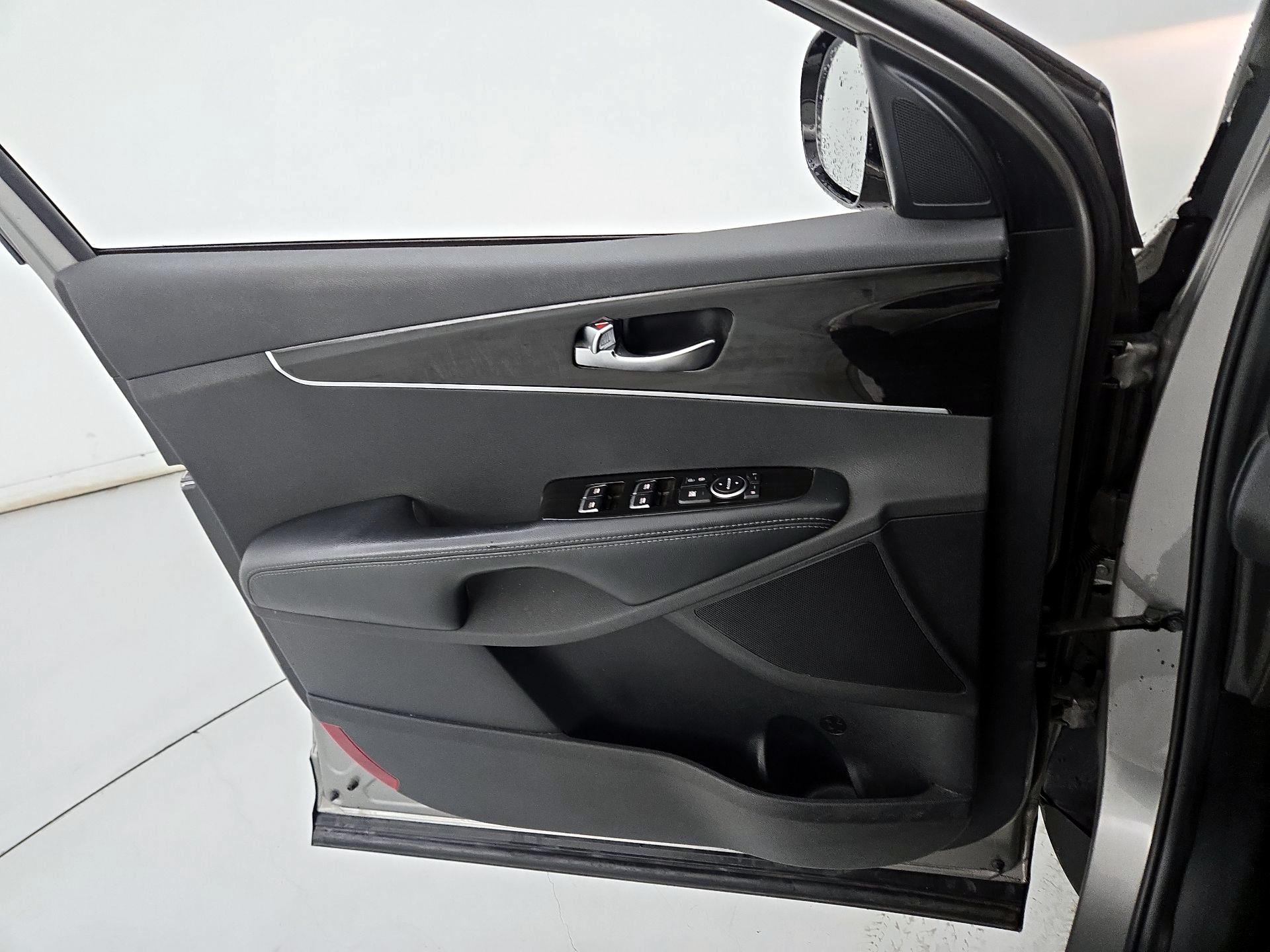 Thumbnail: 2019 Kia Sorento - 12