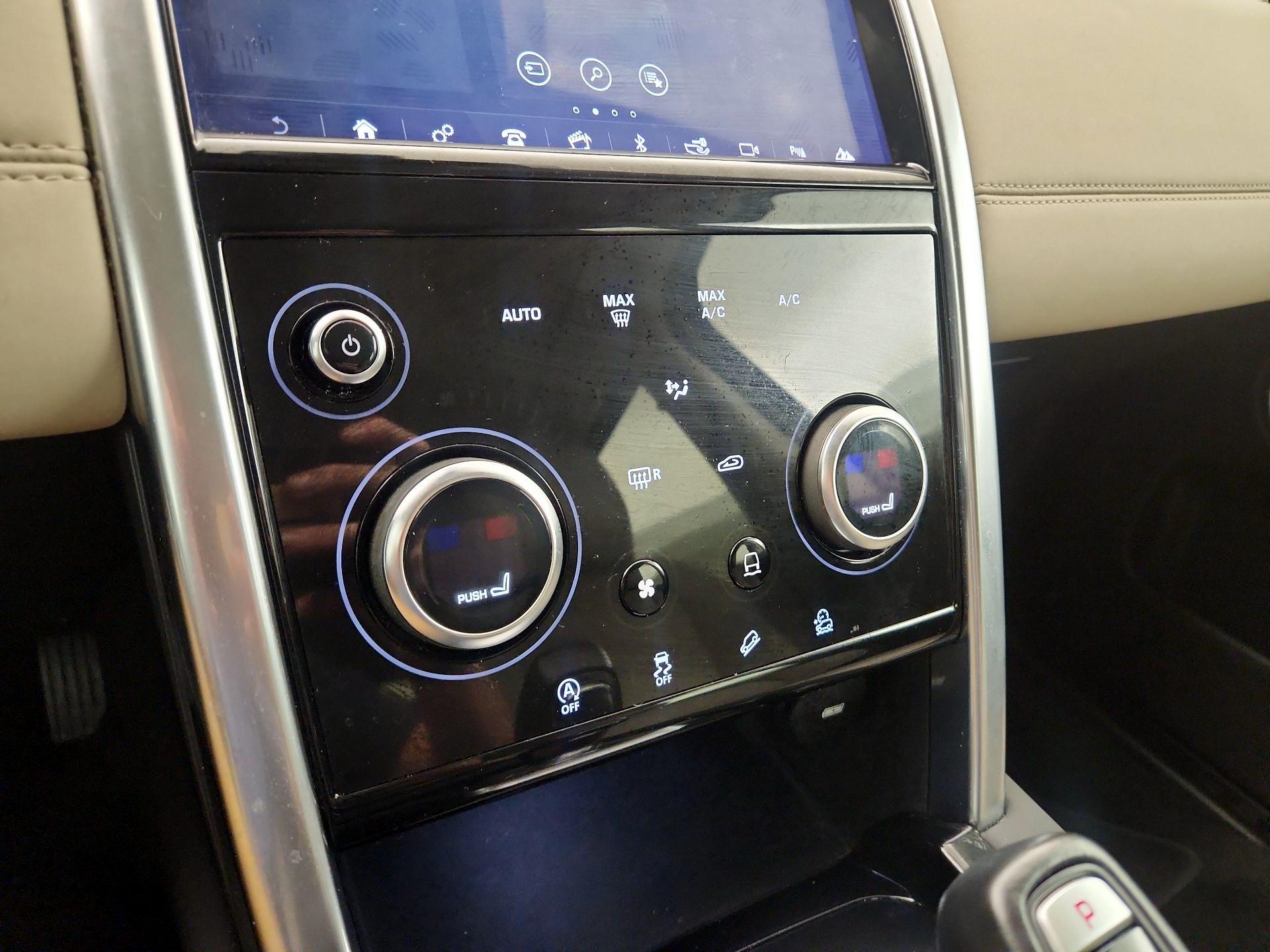 Thumbnail: 2020 Land Rover Discovery Sport - 16