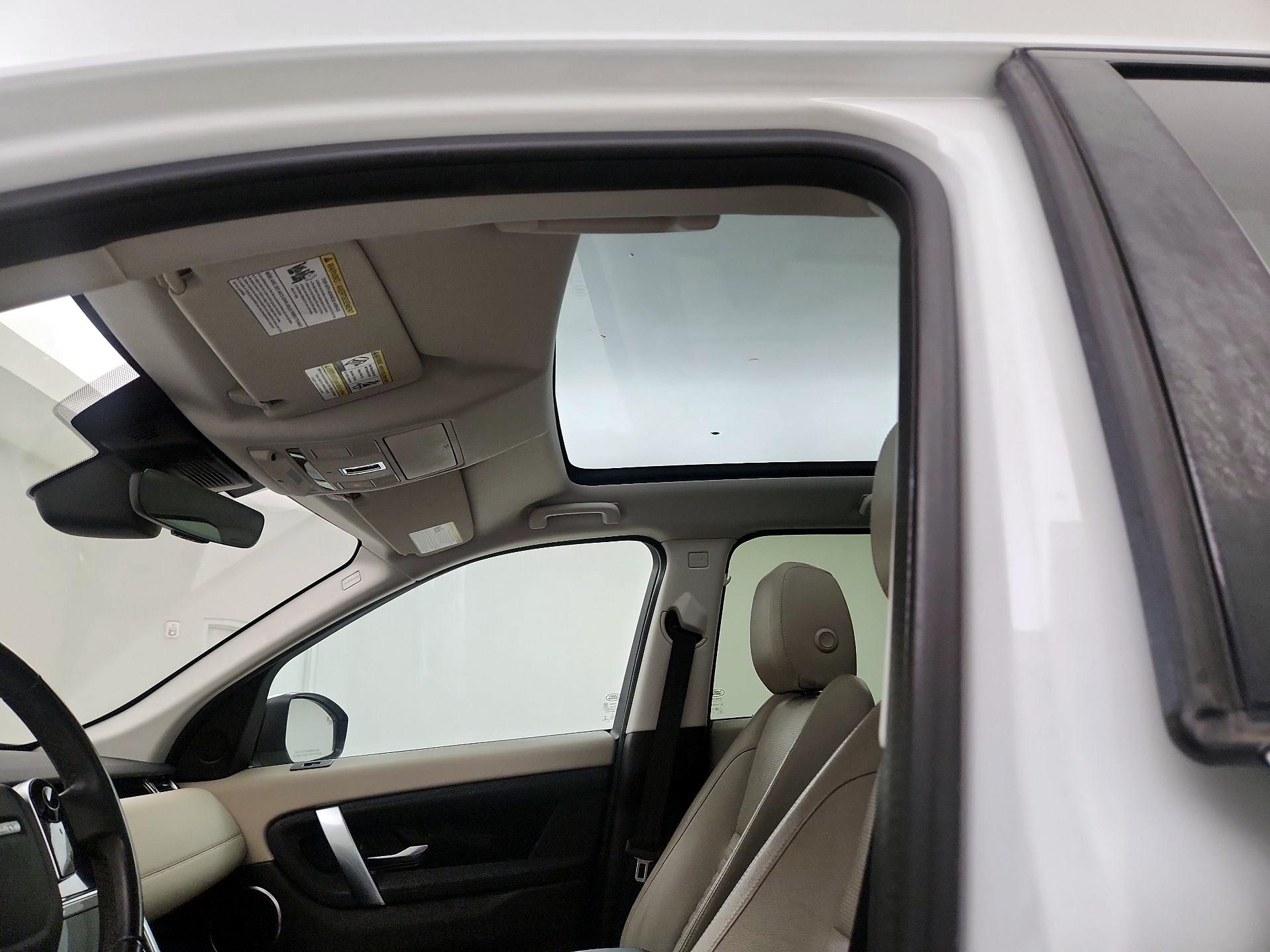 Thumbnail: 2020 Land Rover Discovery Sport - 19