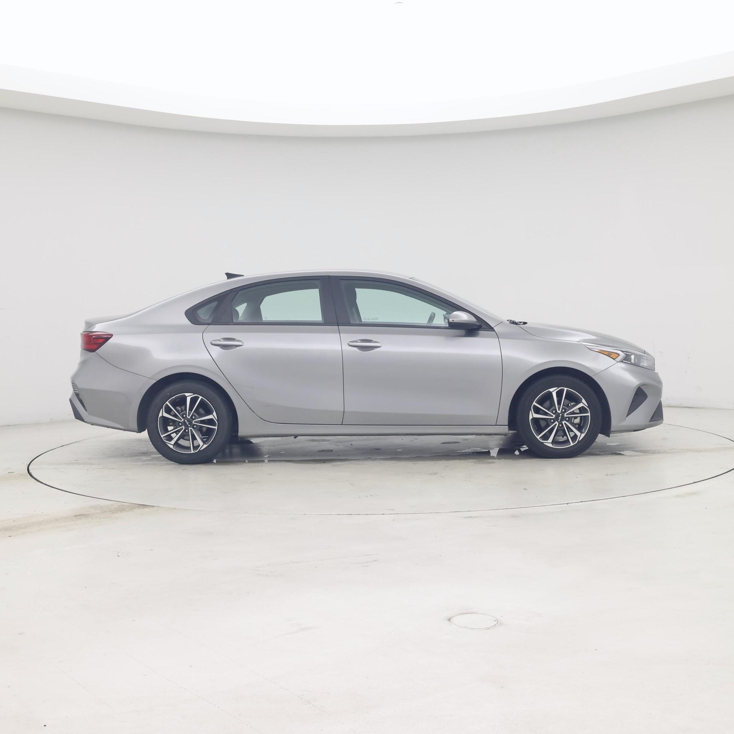 Thumbnail: 2024 Kia Forte - 7