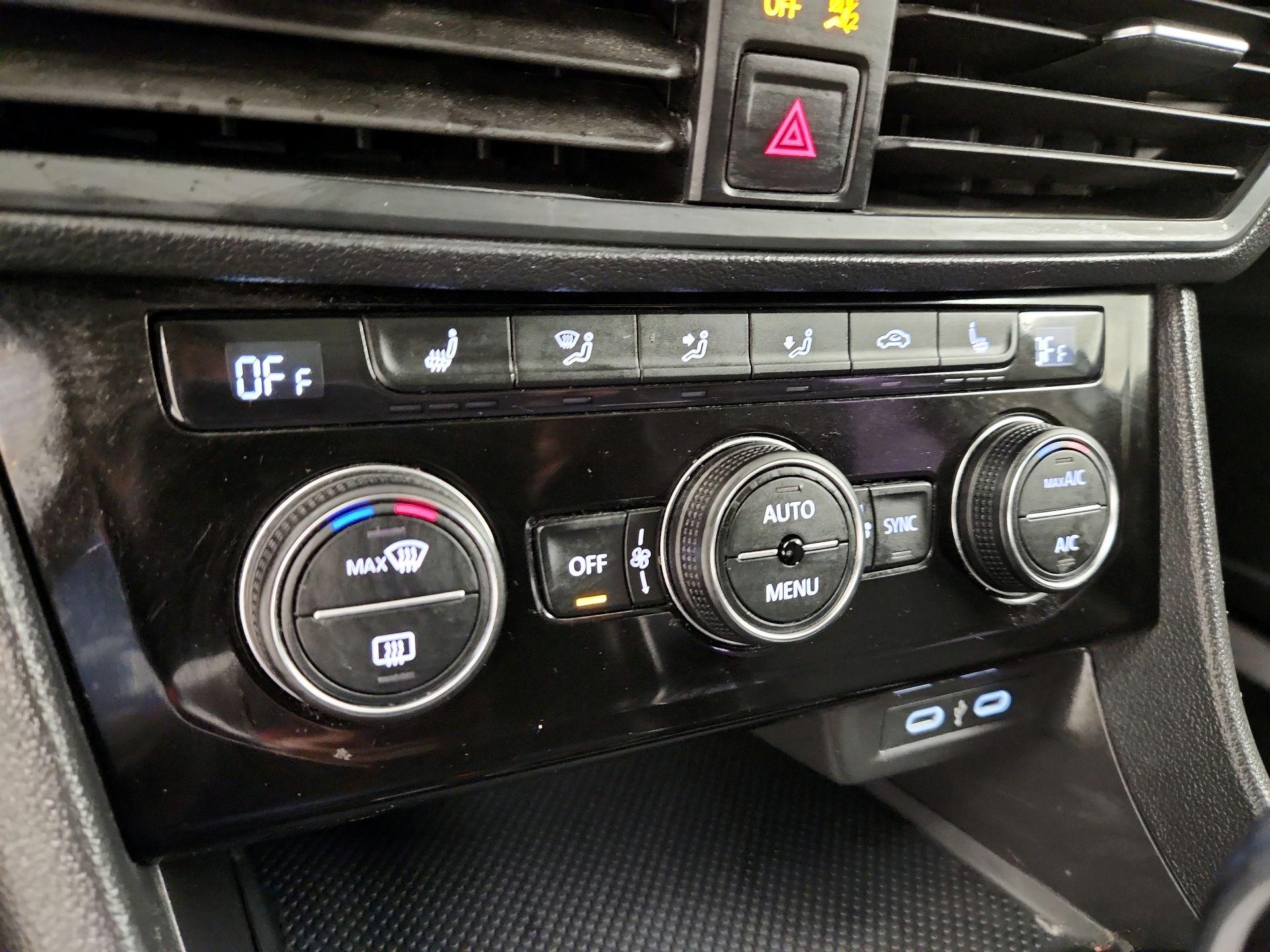 Thumbnail: 2024 Volkswagen Jetta - 16