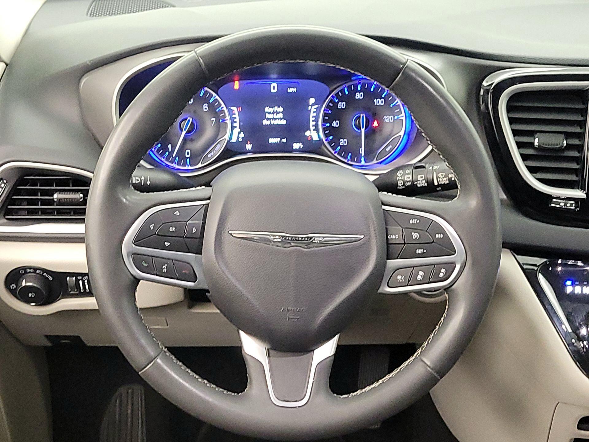 Thumbnail: 2023 Chrysler Pacifica - 10