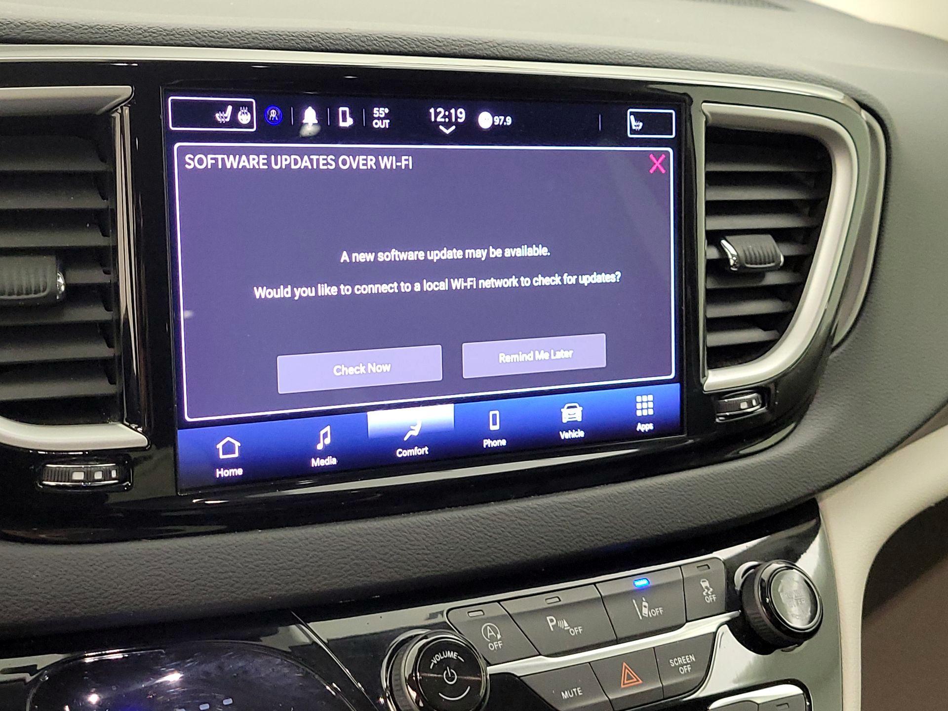 Thumbnail: 2023 Chrysler Pacifica - 15