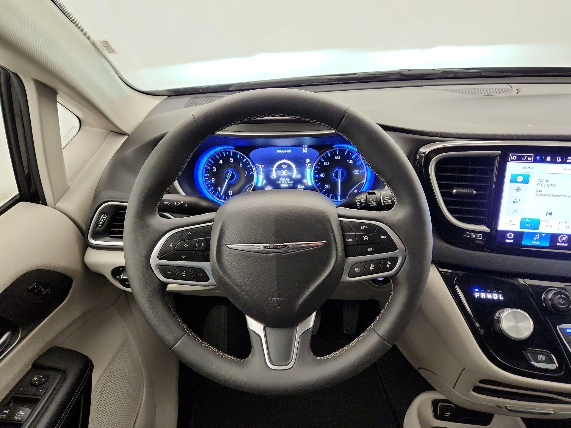 Thumbnail: 2024 Chrysler Pacifica - 10