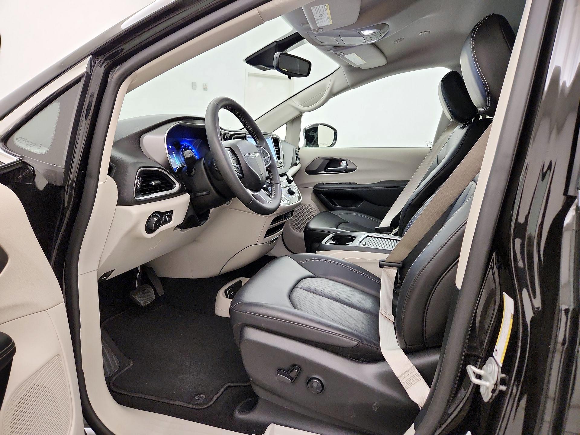 Thumbnail: 2024 Chrysler Pacifica - 11