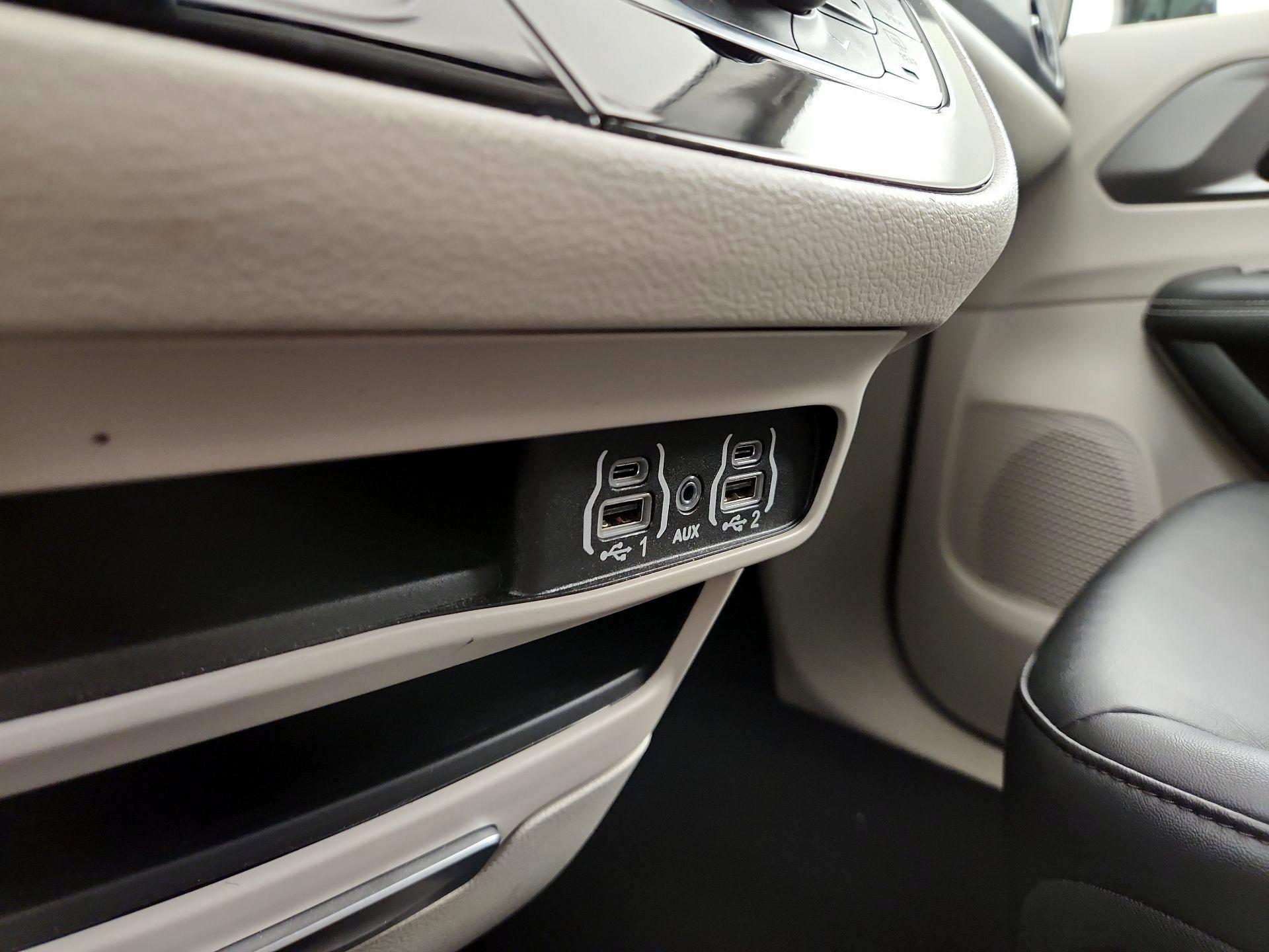 Thumbnail: 2024 Chrysler Pacifica - 18