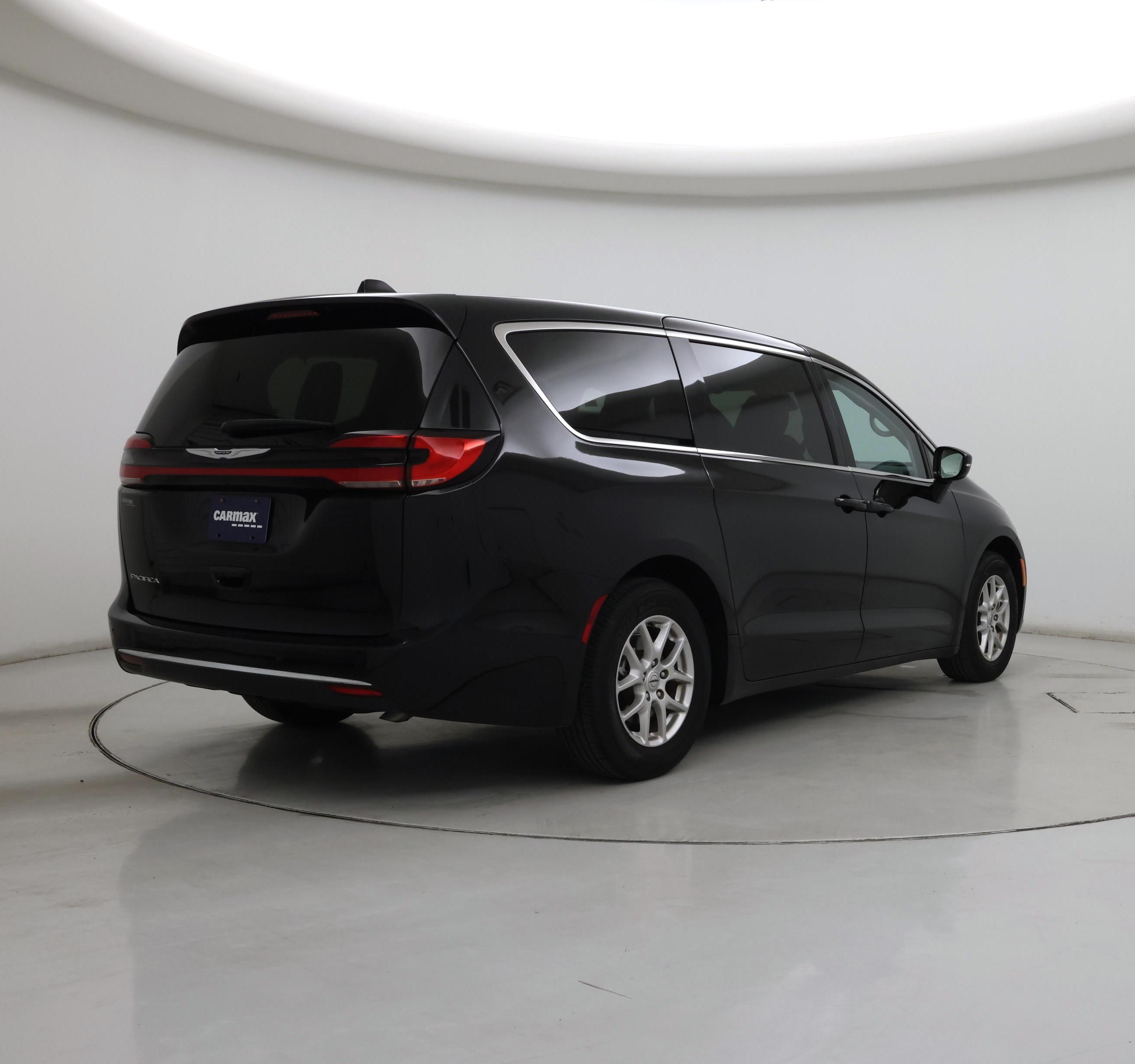 Thumbnail: 2024 Chrysler Pacifica - 8