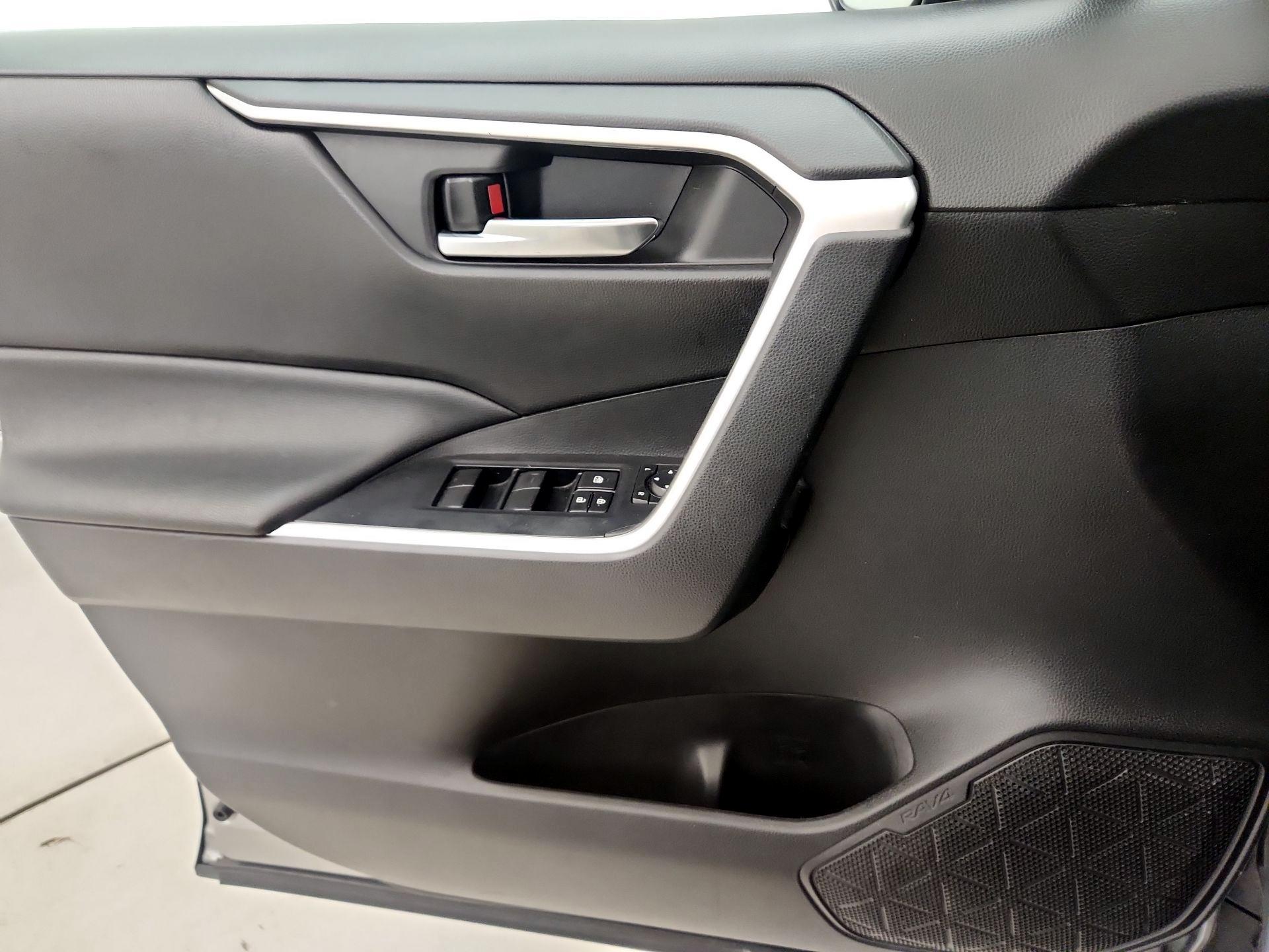 Thumbnail: 2021 Toyota RAV4 - 12