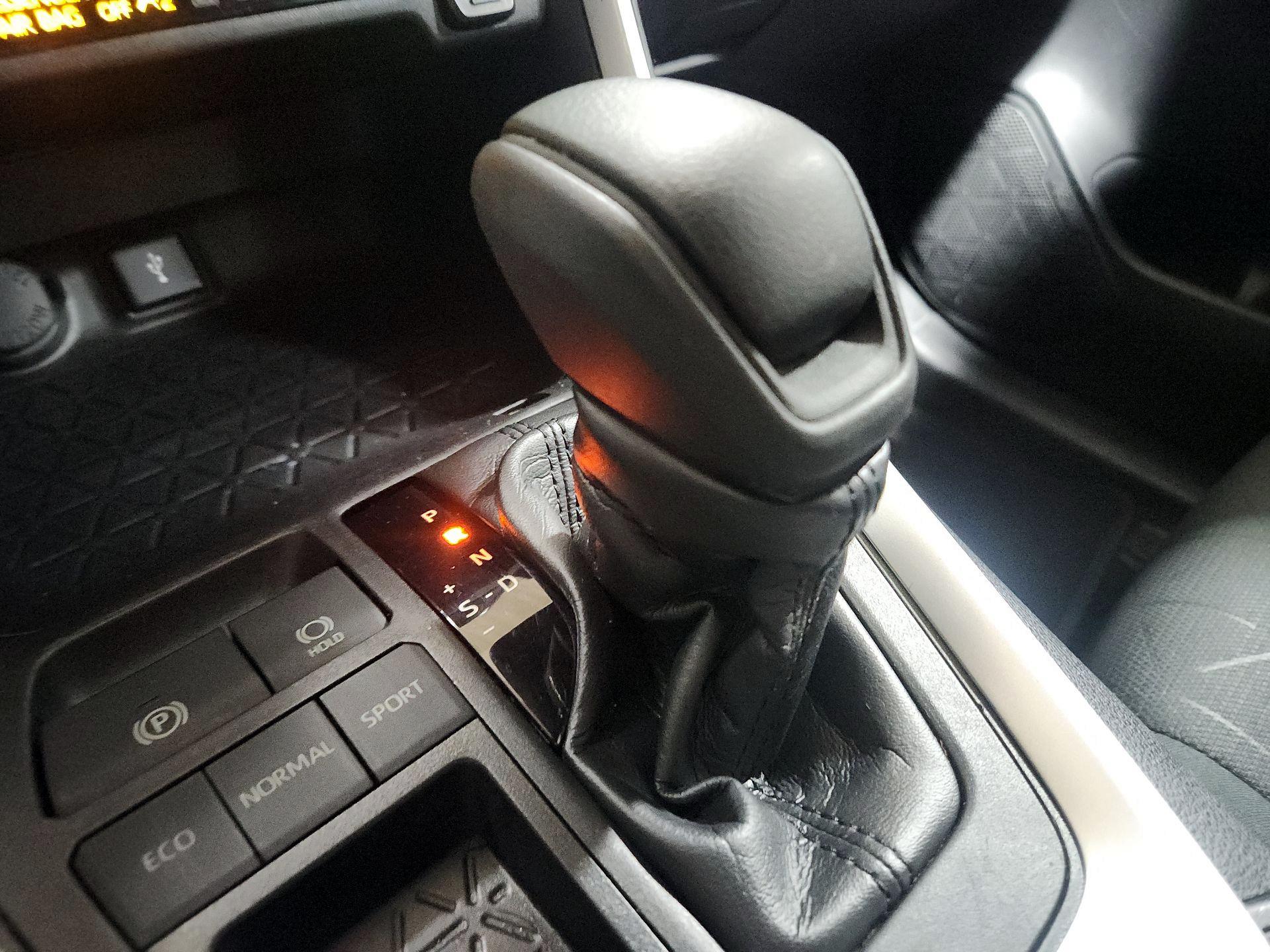 Thumbnail: 2021 Toyota RAV4 - 15