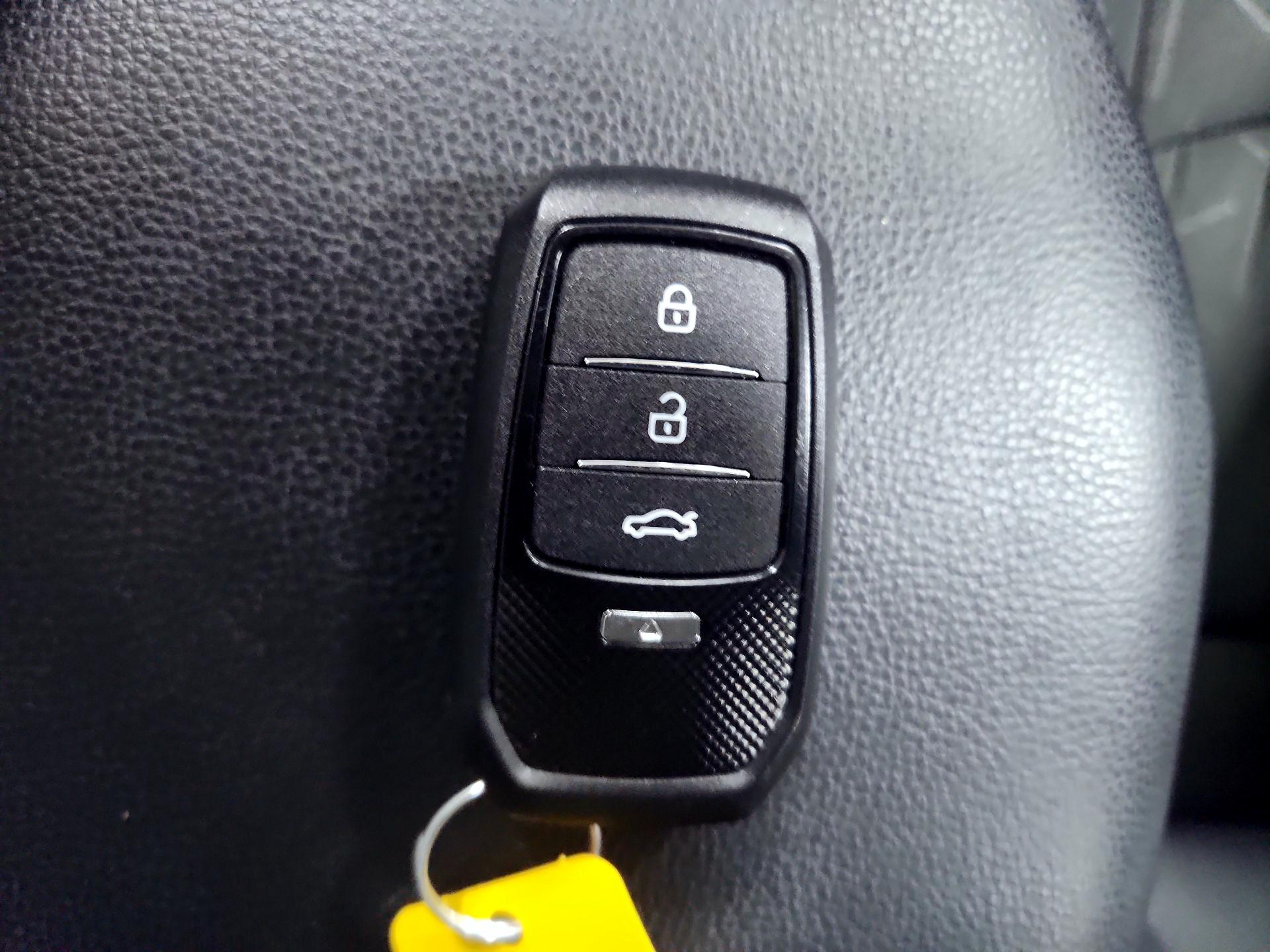 Thumbnail: 2021 Toyota RAV4 - 18