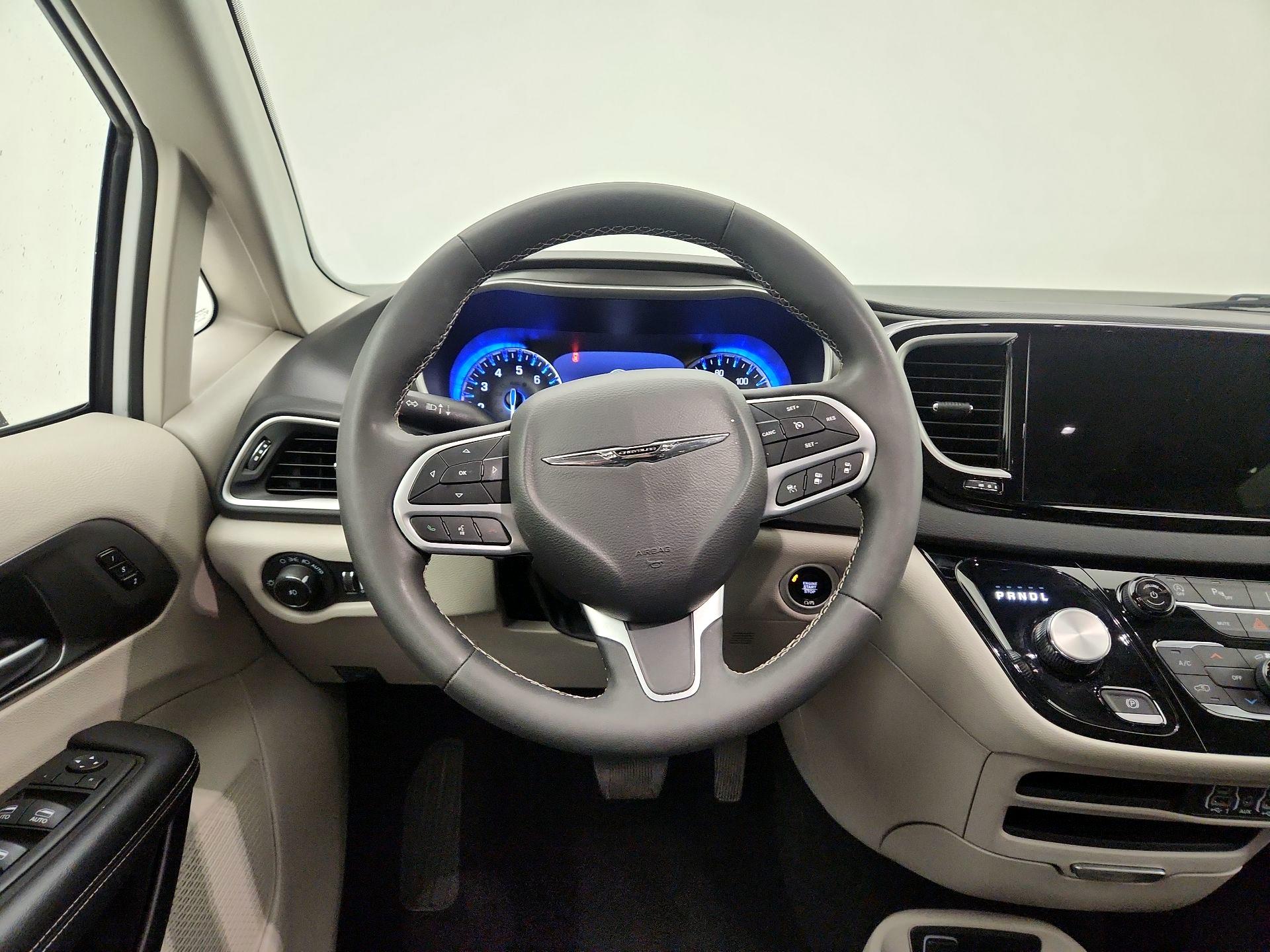 Thumbnail: 2024 Chrysler Pacifica - 10