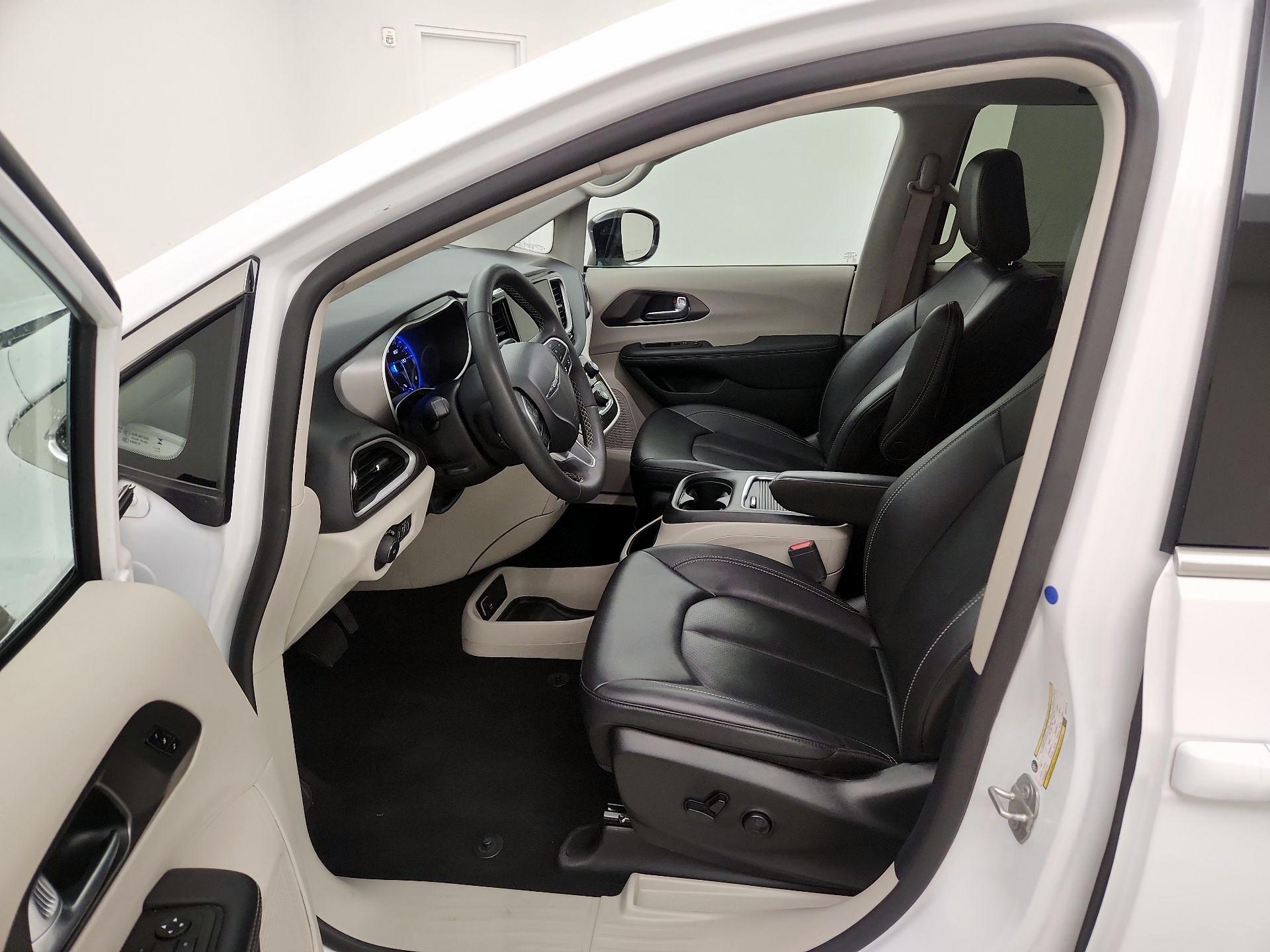 Thumbnail: 2024 Chrysler Pacifica - 11