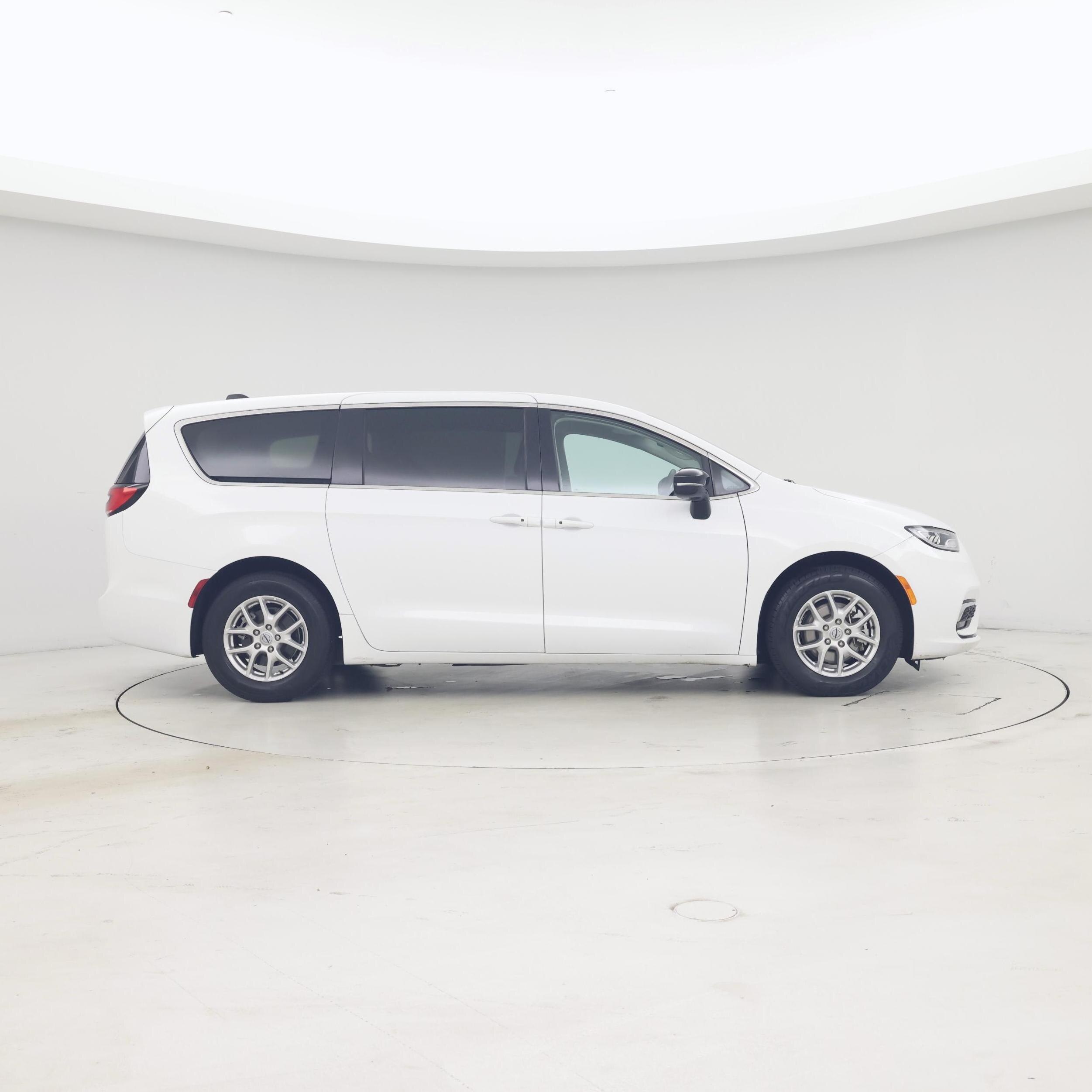 Thumbnail: 2024 Chrysler Pacifica - 7