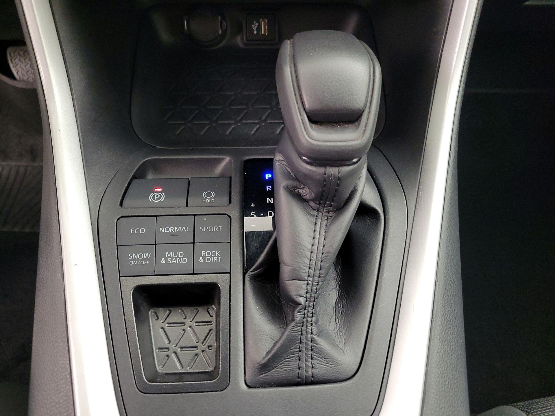 Thumbnail: 2024 Toyota RAV4 - 17