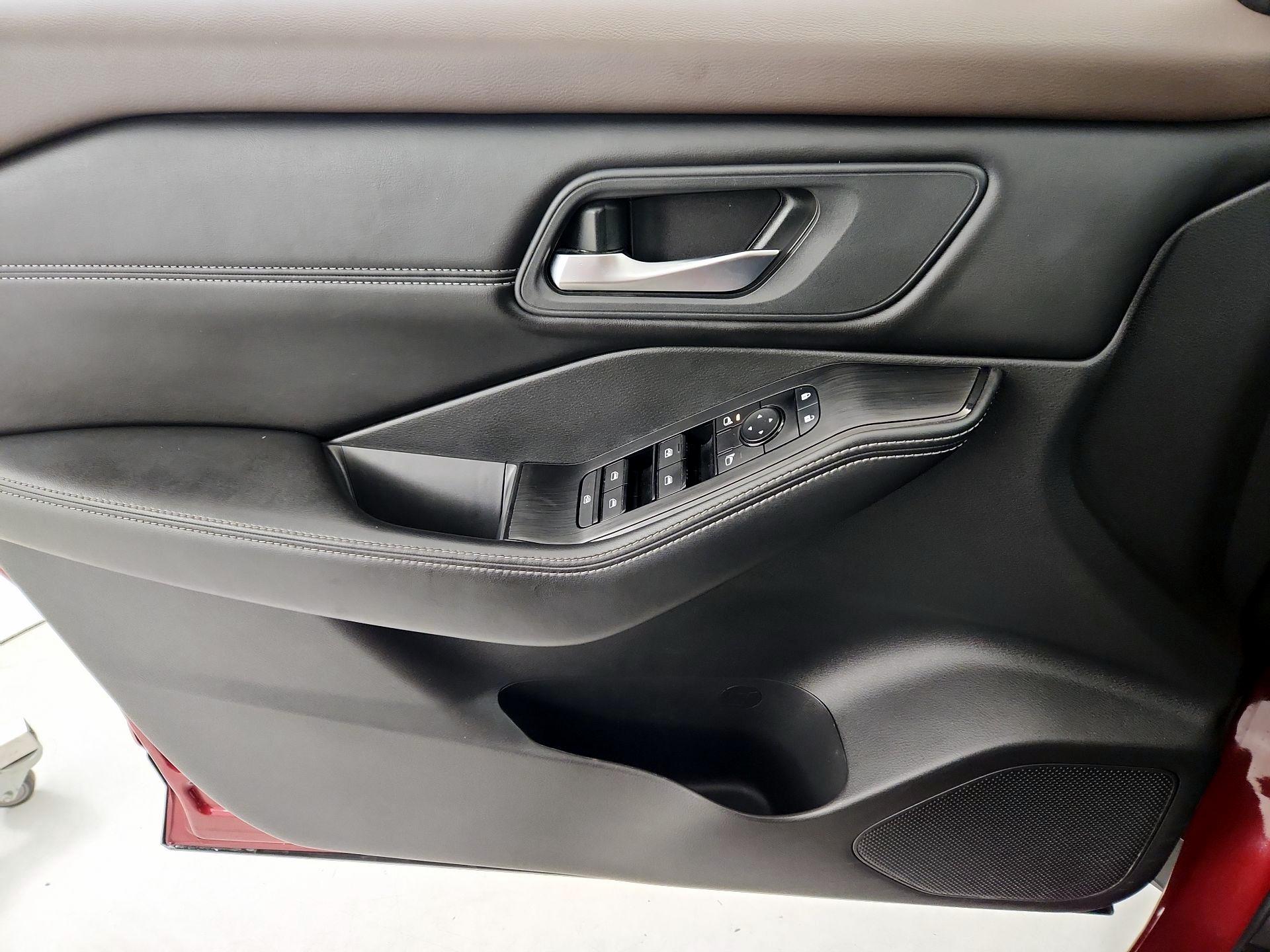 Thumbnail: 2023 Nissan Rogue - 12