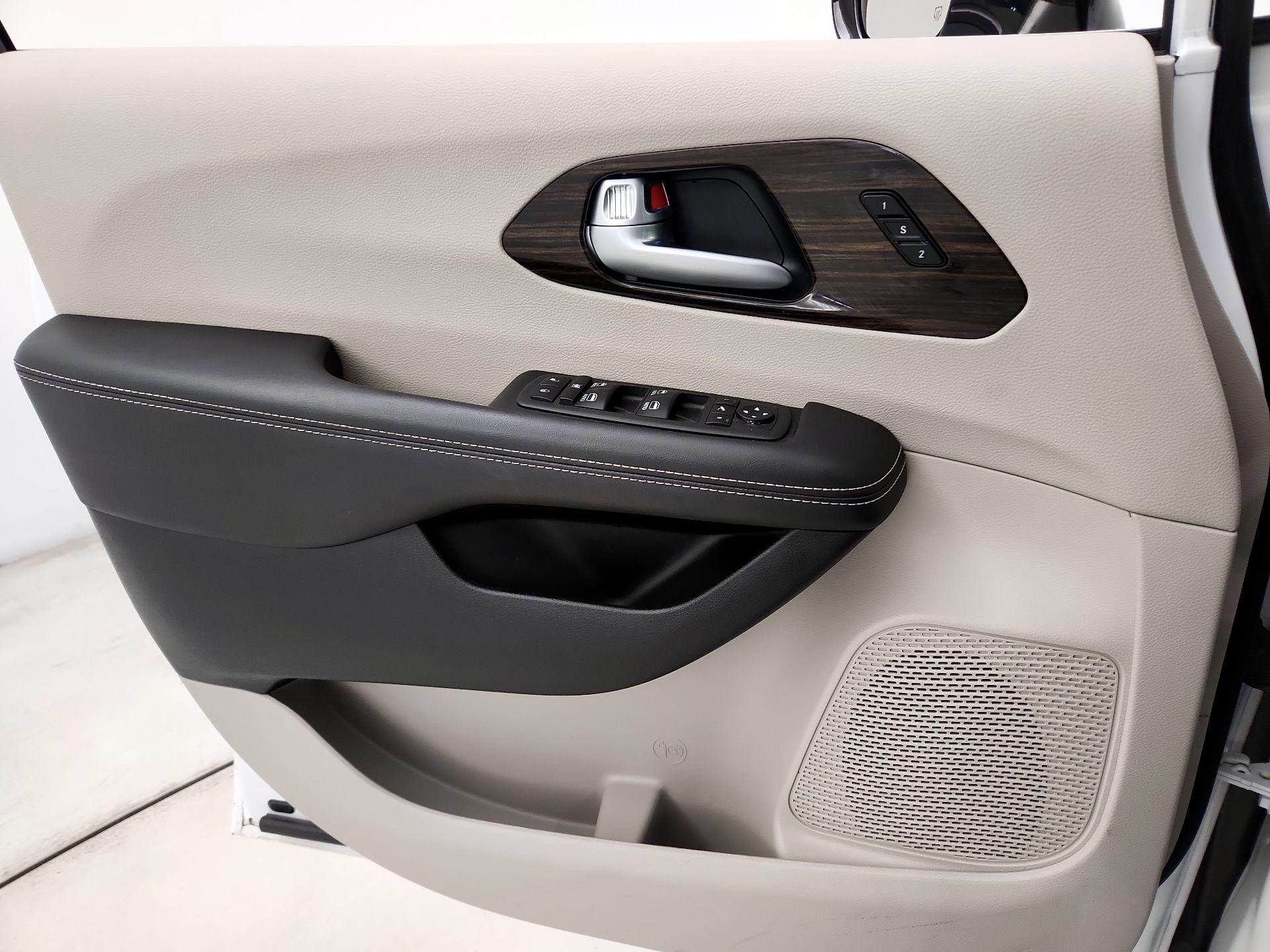 Thumbnail: 2024 Chrysler Pacifica - 12