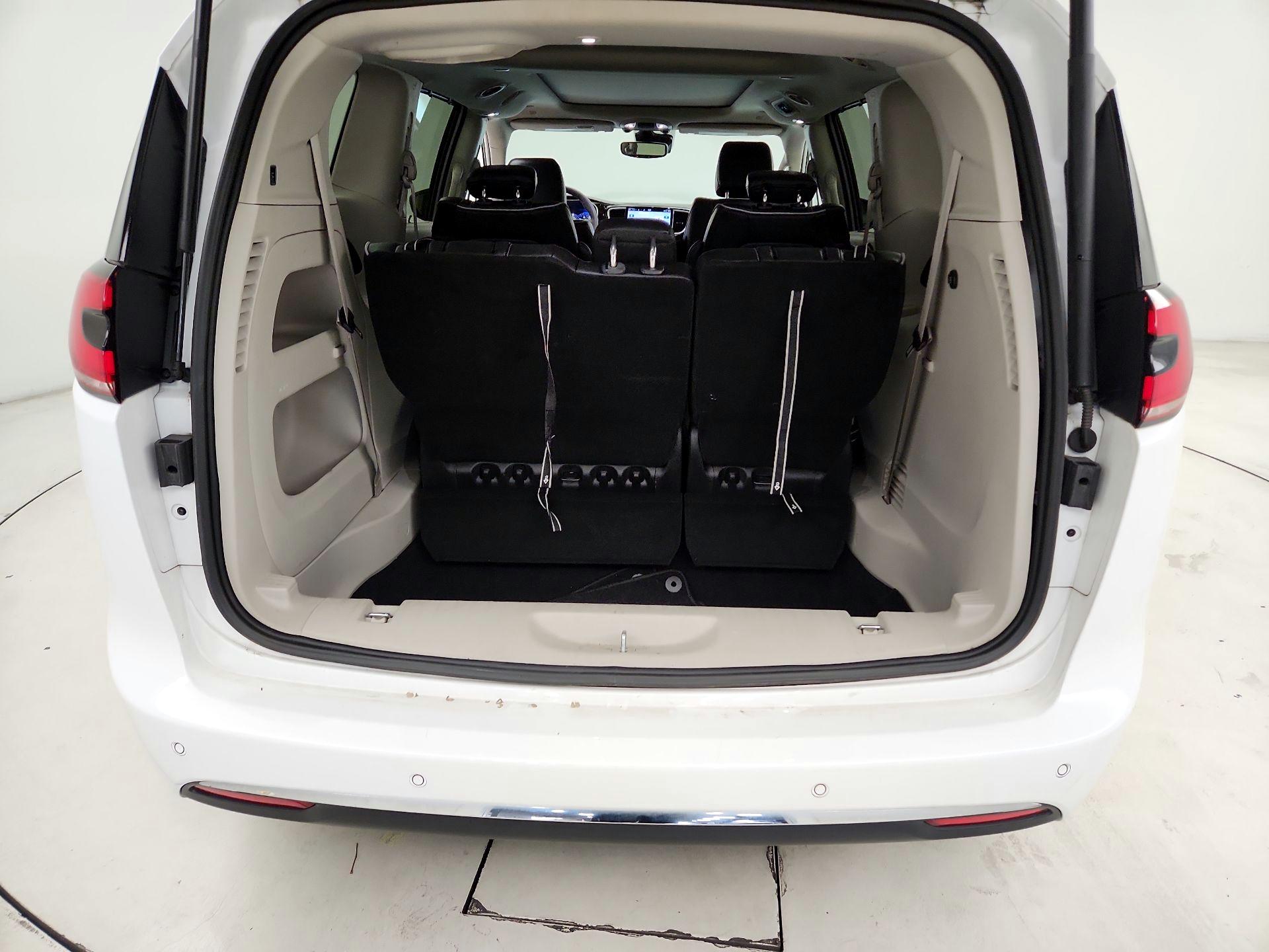 Thumbnail: 2024 Chrysler Pacifica - 16