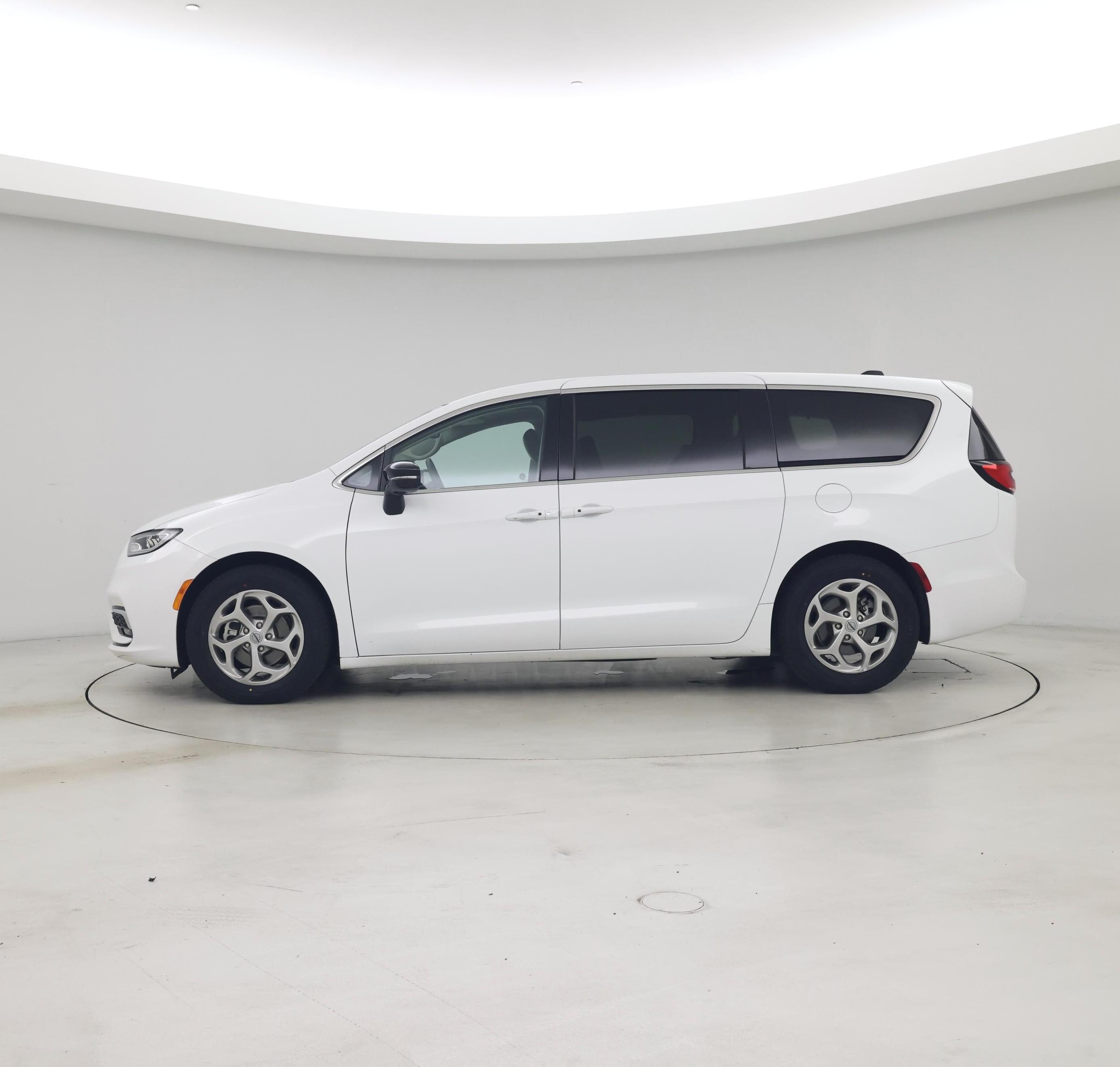 Thumbnail: 2024 Chrysler Pacifica - 3