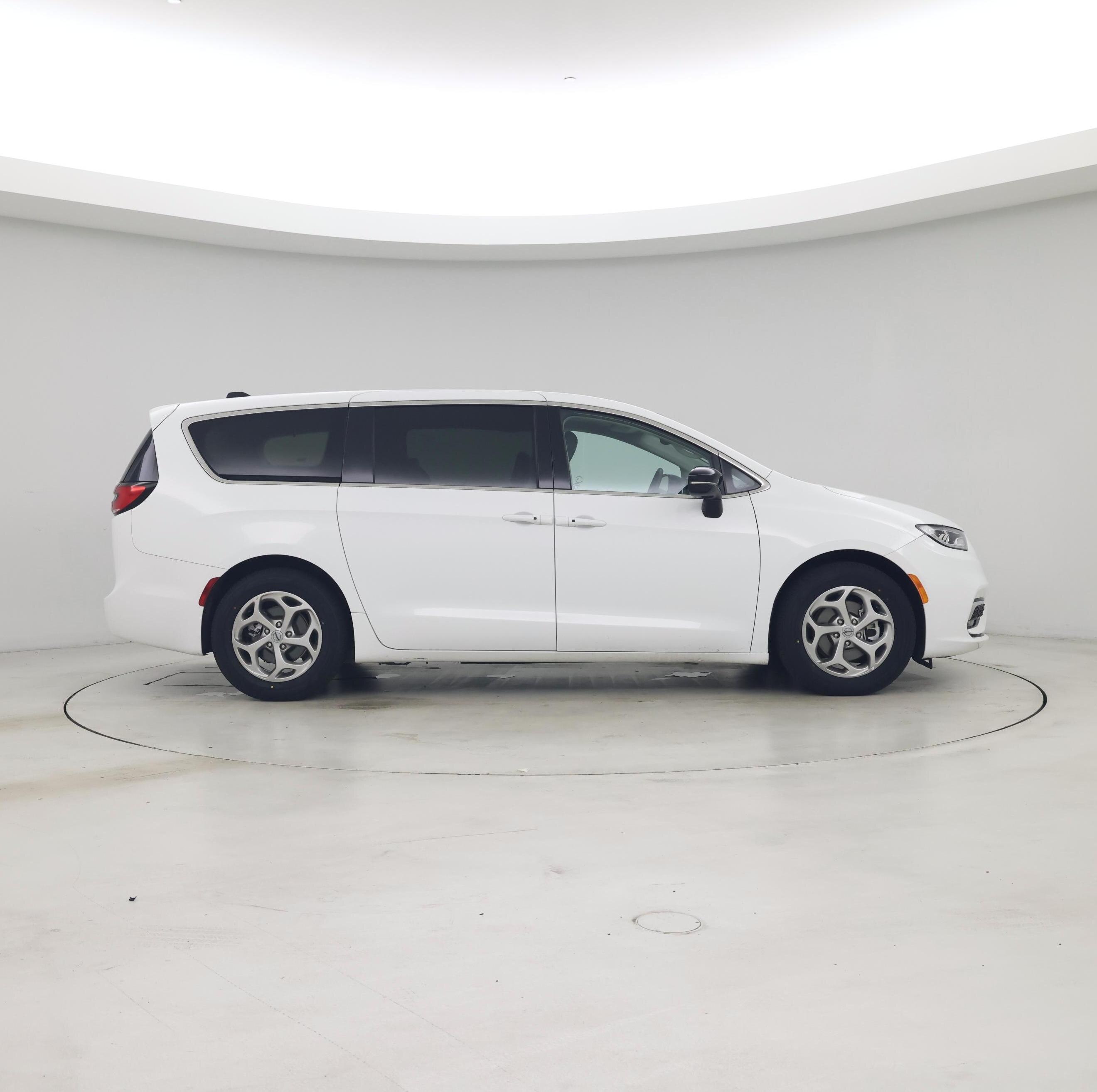 Thumbnail: 2024 Chrysler Pacifica - 7