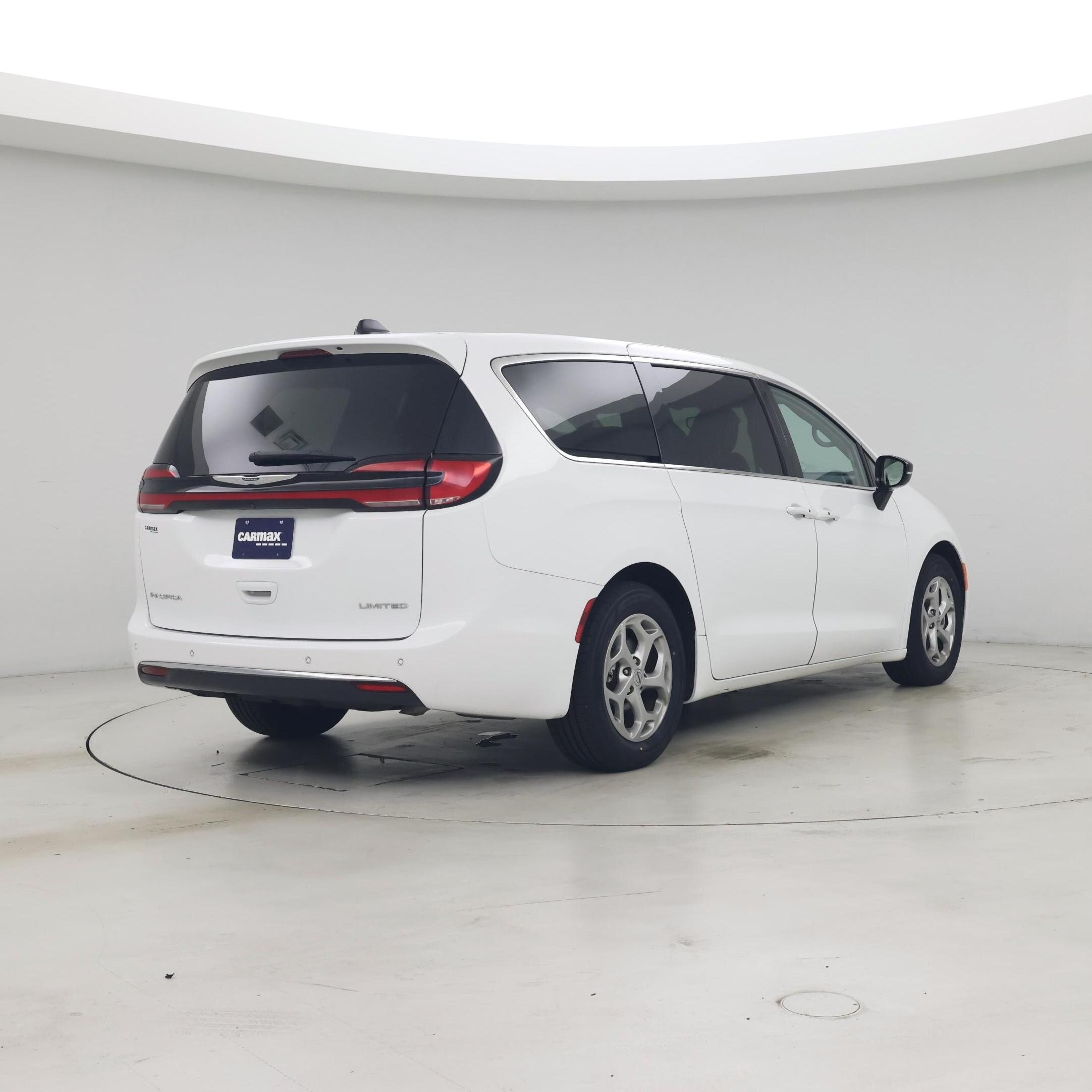 Thumbnail: 2024 Chrysler Pacifica - 8