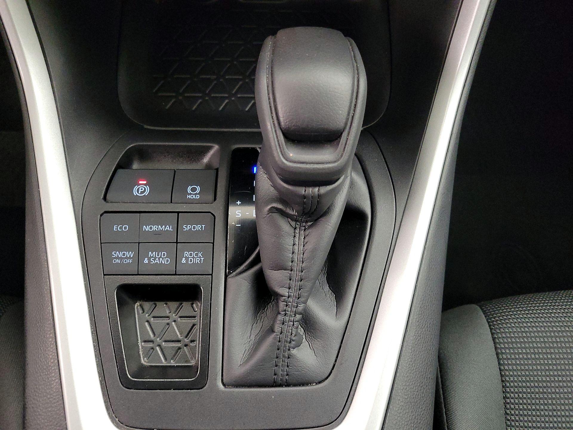 Thumbnail: 2024 Toyota RAV4 - 17