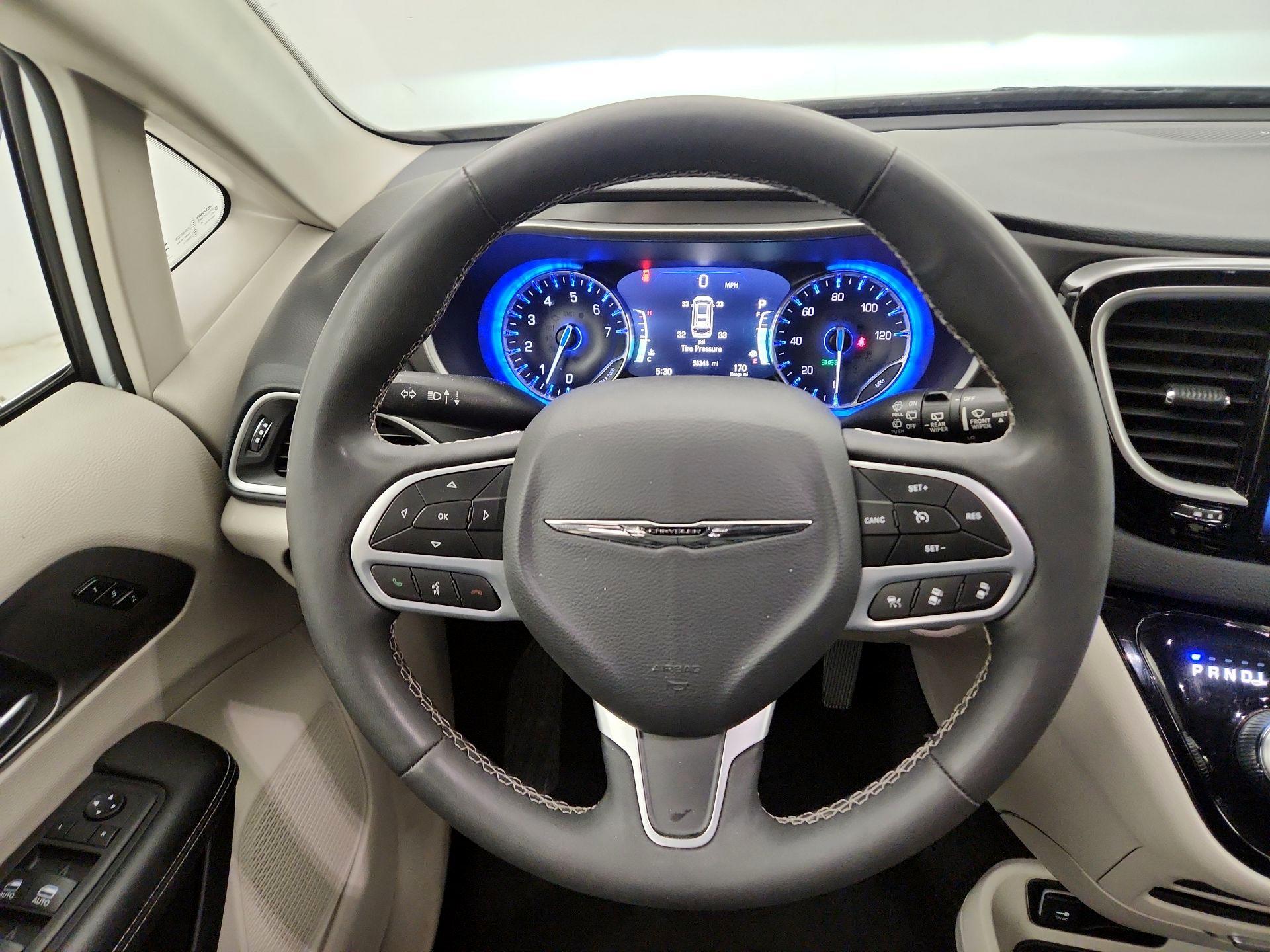 Thumbnail: 2023 Chrysler Pacifica - 10