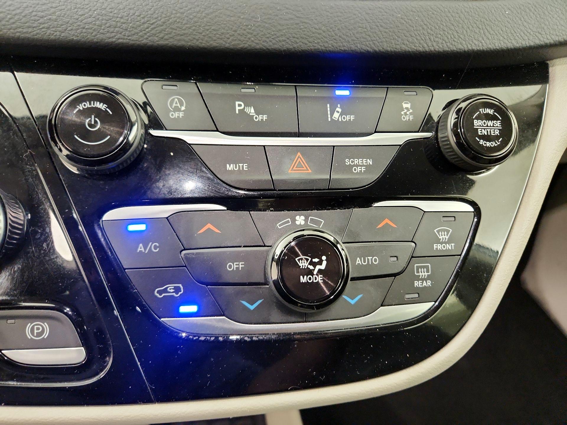 Thumbnail: 2023 Chrysler Pacifica - 16