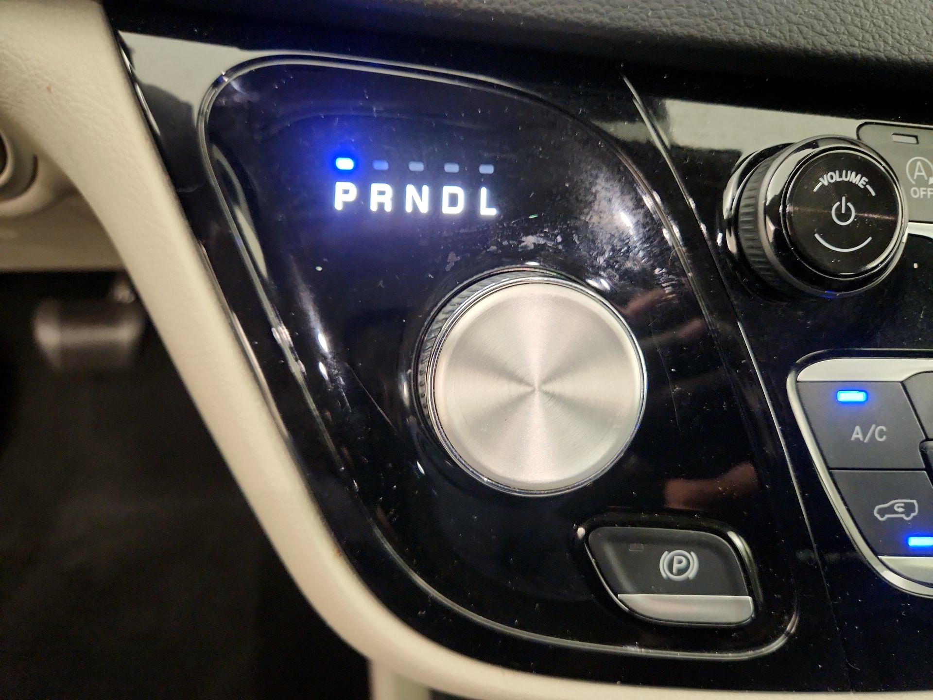 Thumbnail: 2023 Chrysler Pacifica - 17